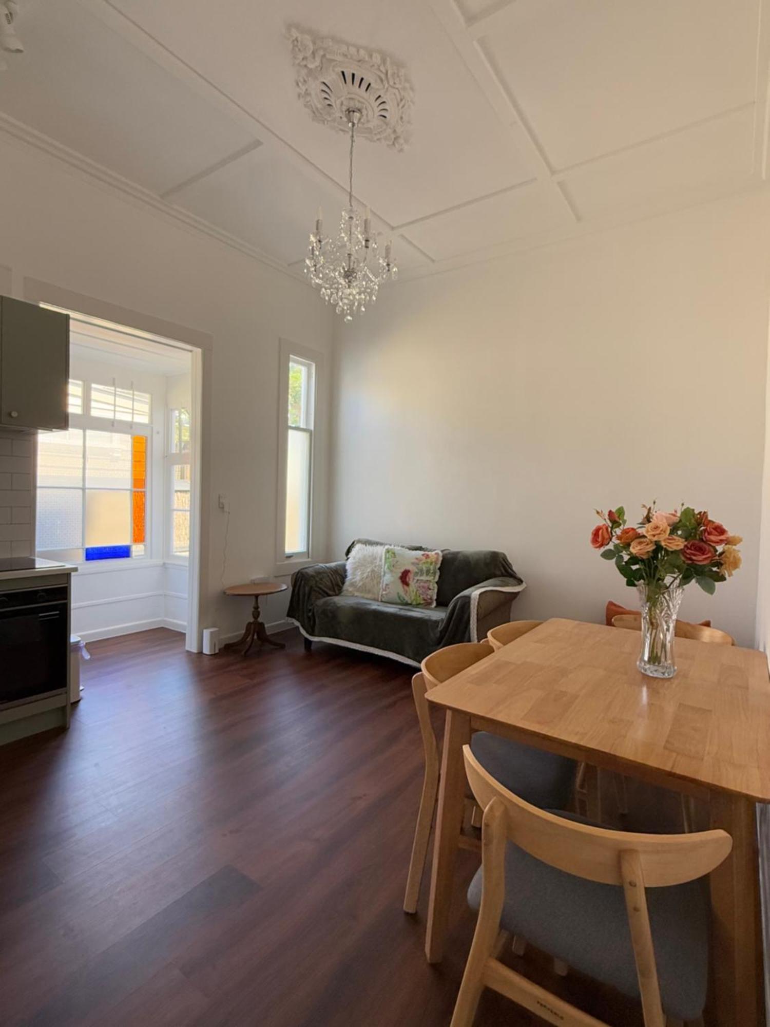 Free Parking,5 Minutes To City, Bus At The Door, 100-year-old Building At The Foot Of Mount Eden Park,unit 1 * Auckland