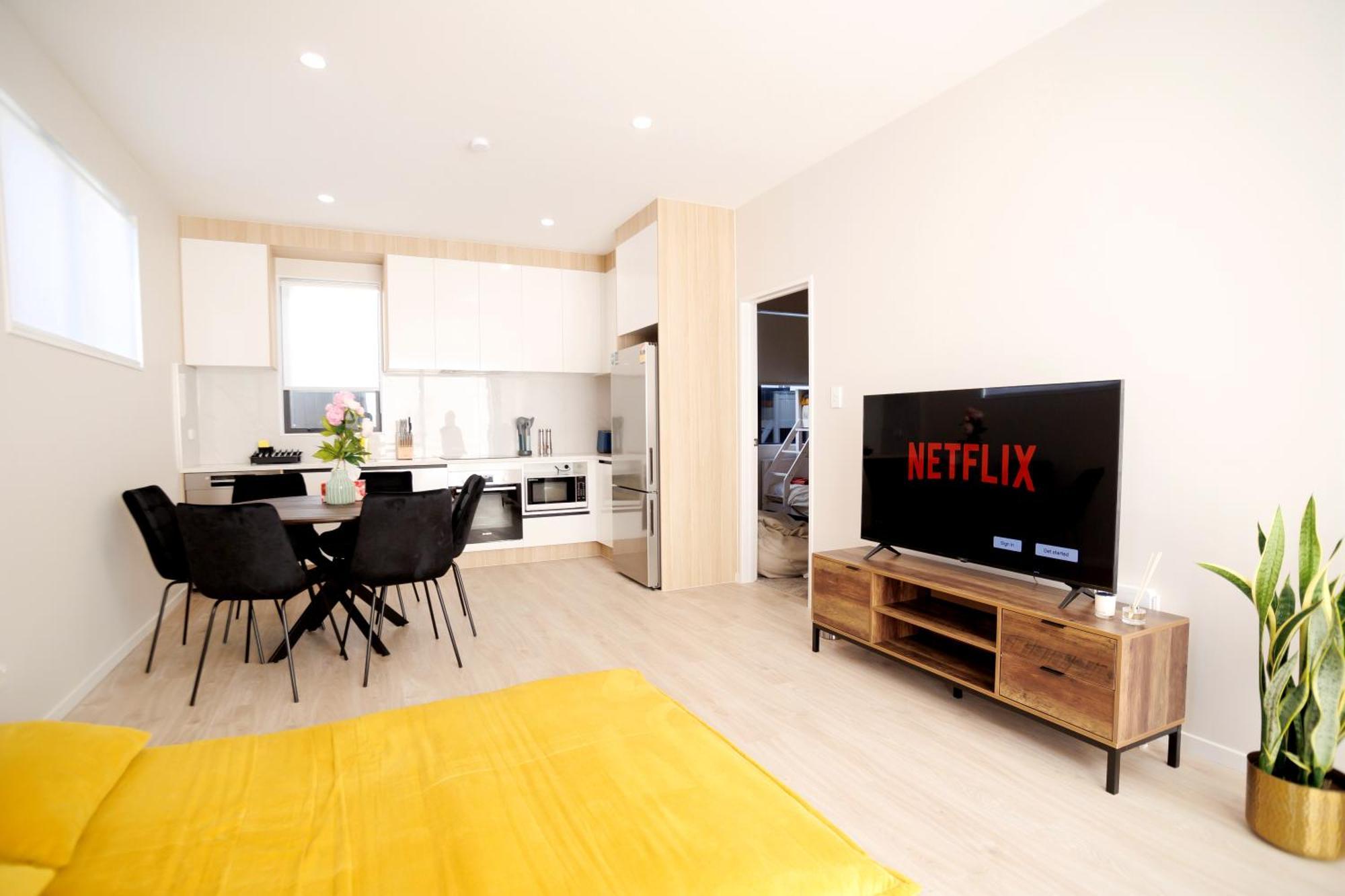 Villa Stylish 4br Home, Netflix, Walk To Eateries And Schools