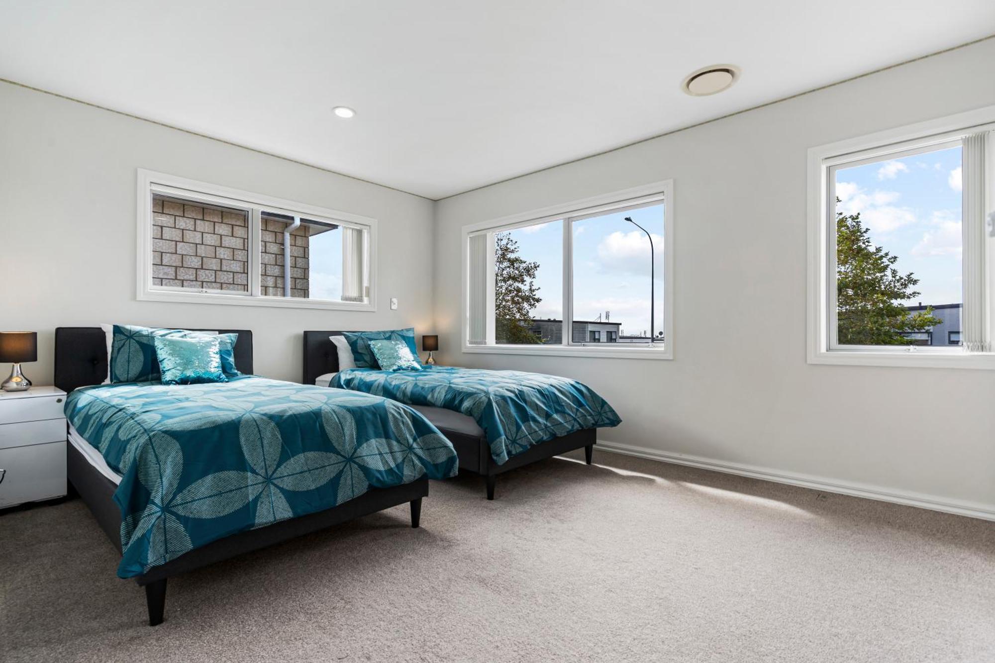 Flat Bush - * Auckland