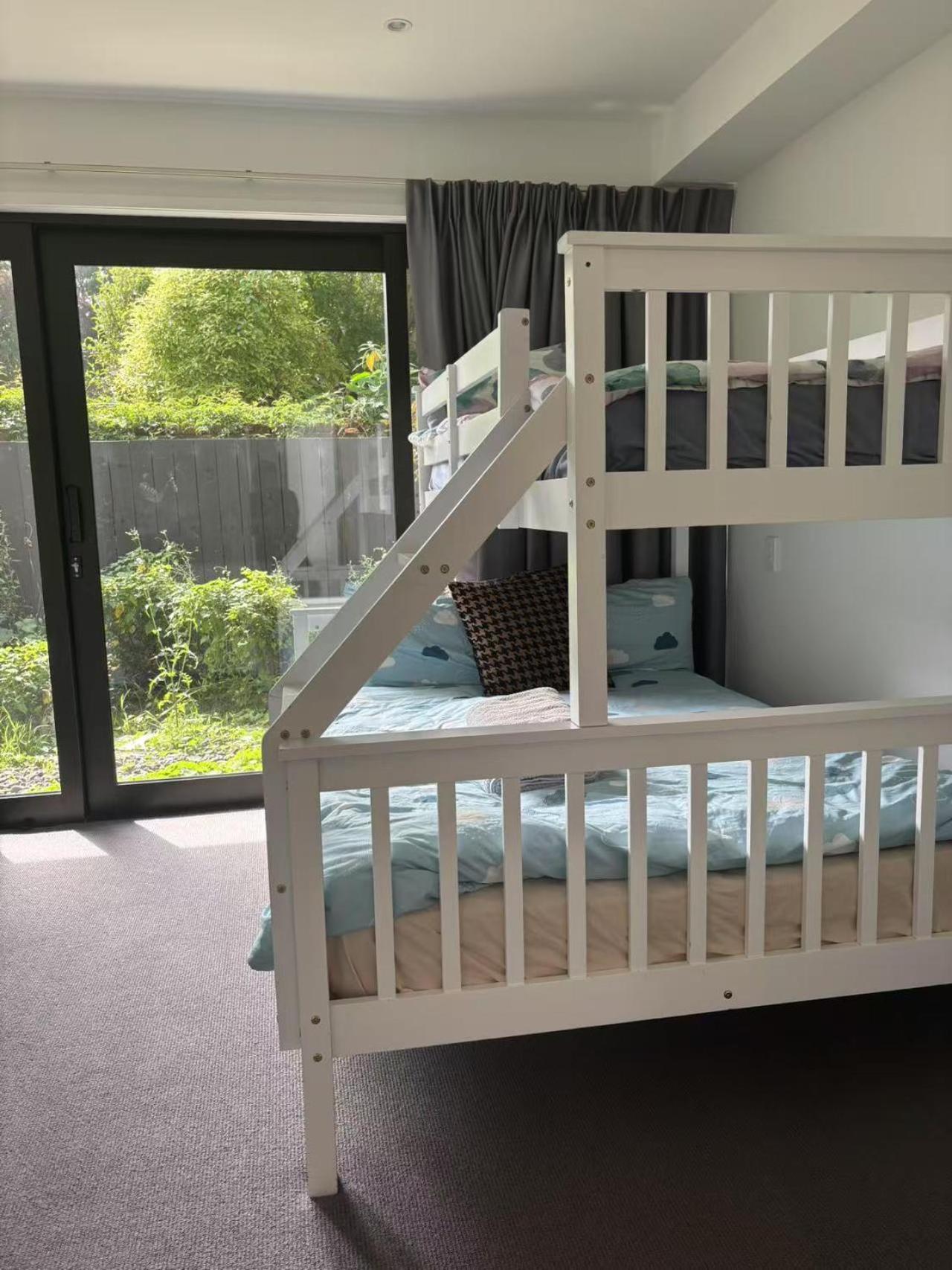Apartment Epsom Tidy House *