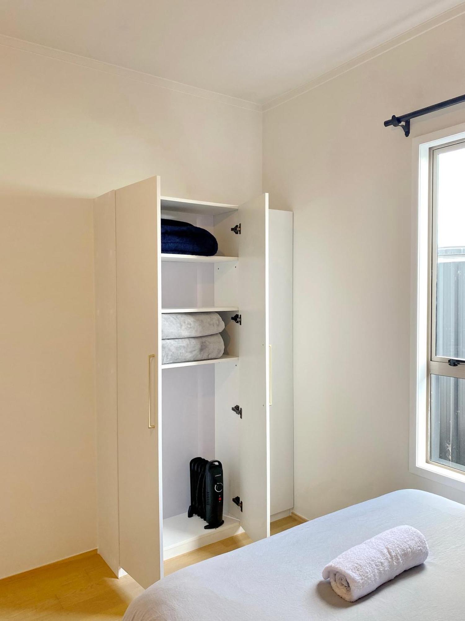 6mins To Airport Large Family House Auckland