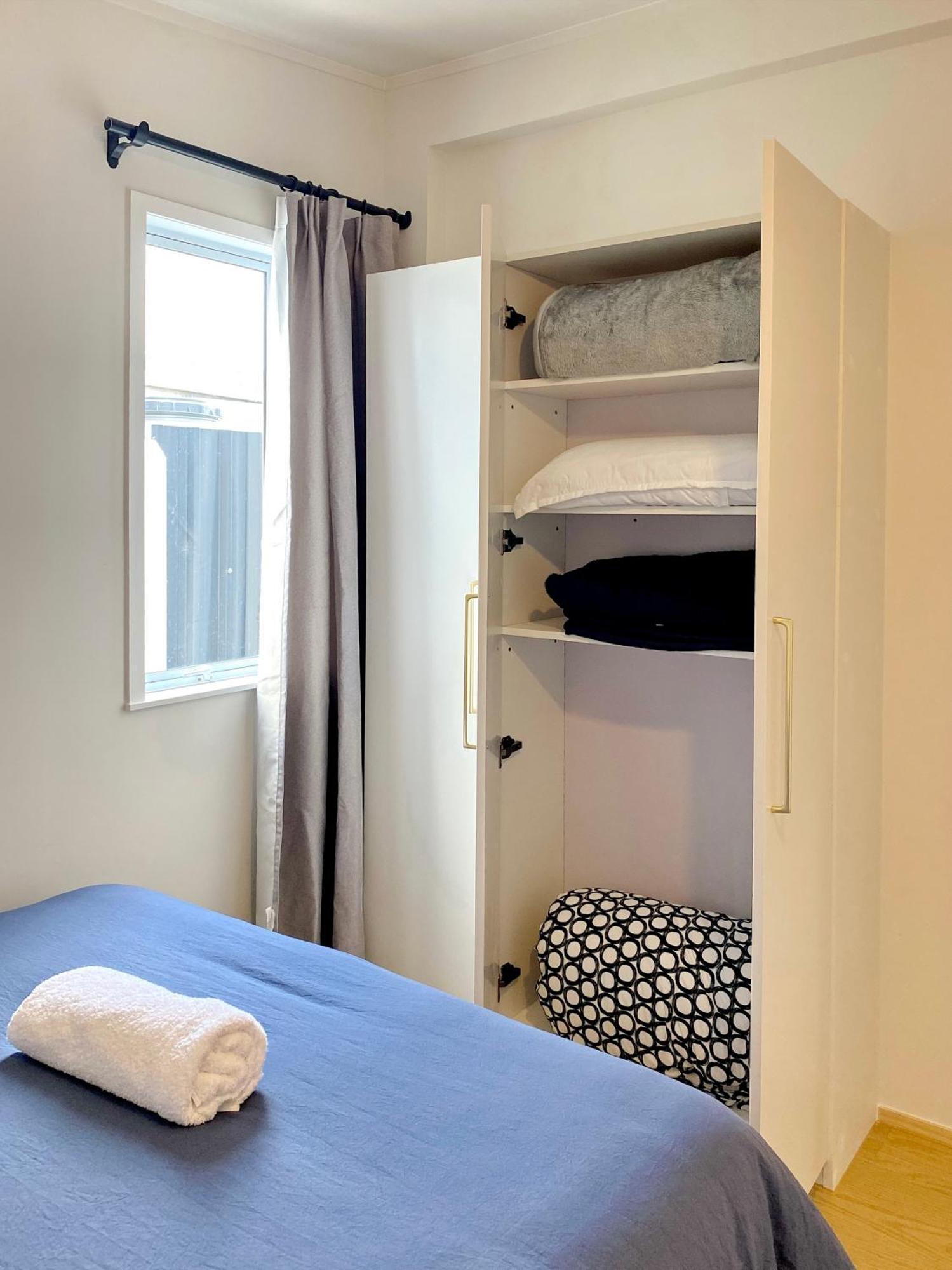 6mins To Airport Large Family House Holiday home Auckland