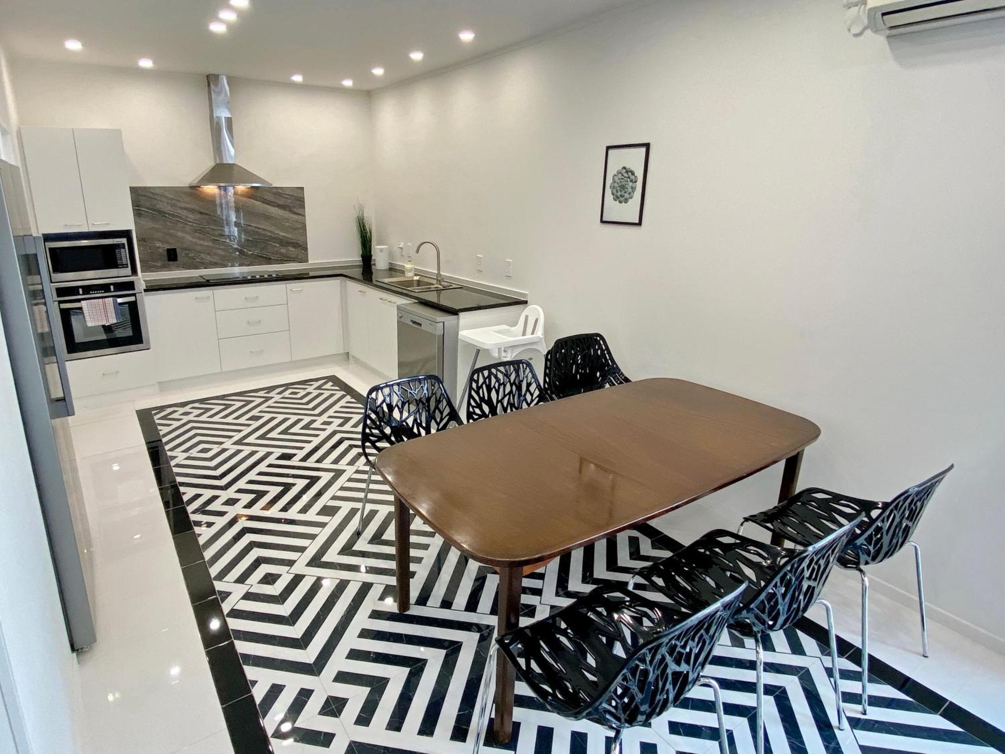 6mins To Airport Large Family House * Auckland
