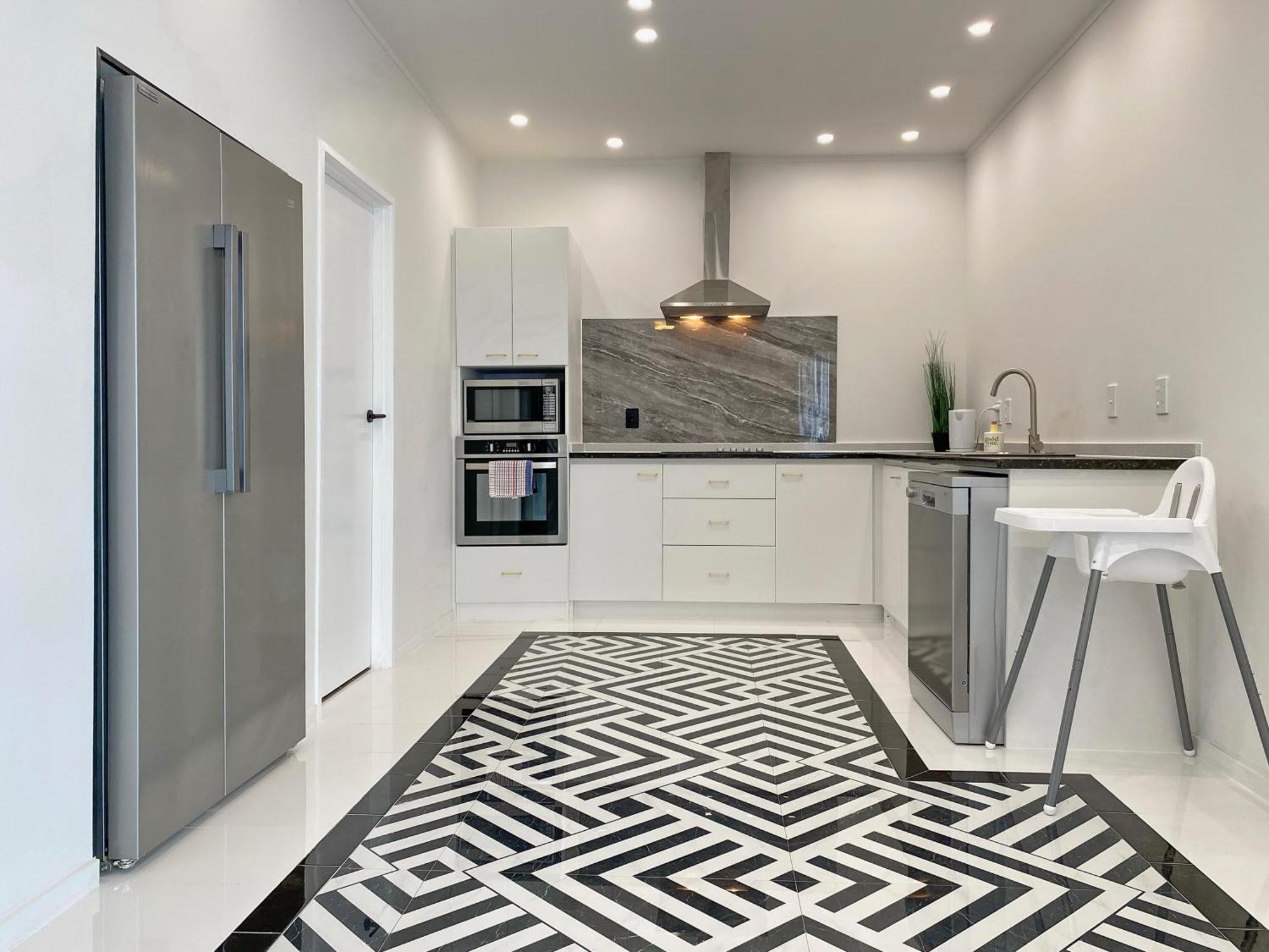 6mins To Airport Large Family House *