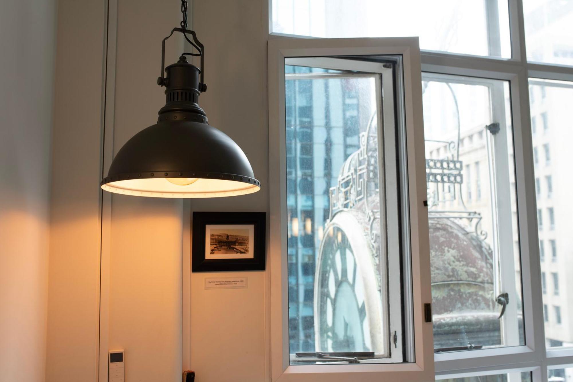Vintage Meets Vogue, Cbd Apartment Auckland