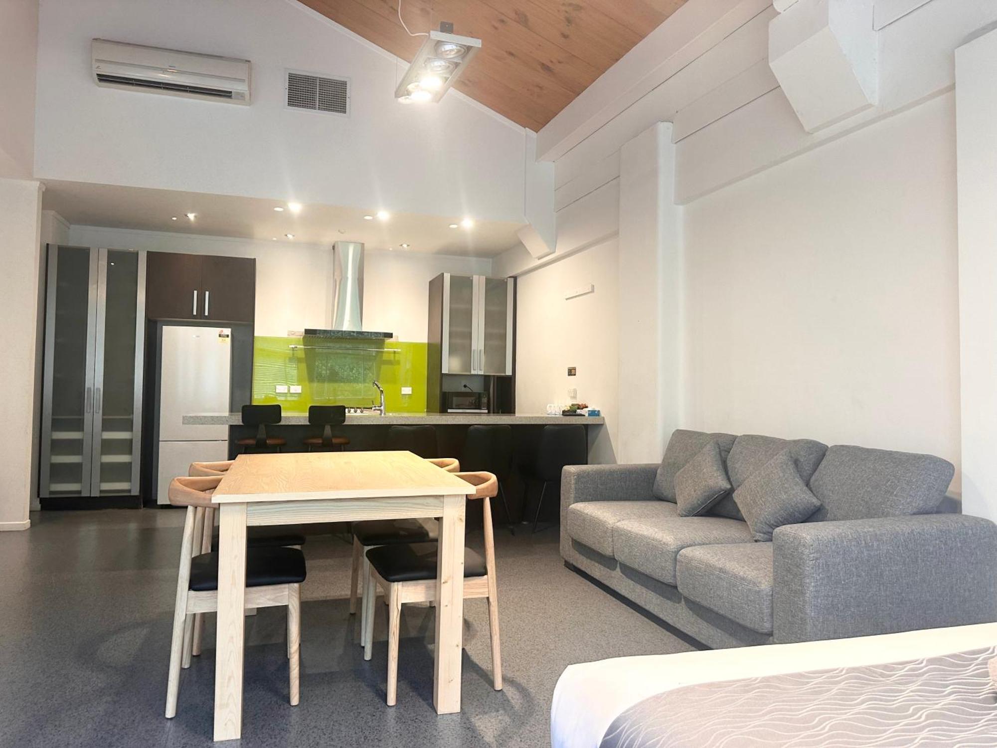 Hotel Gamma *