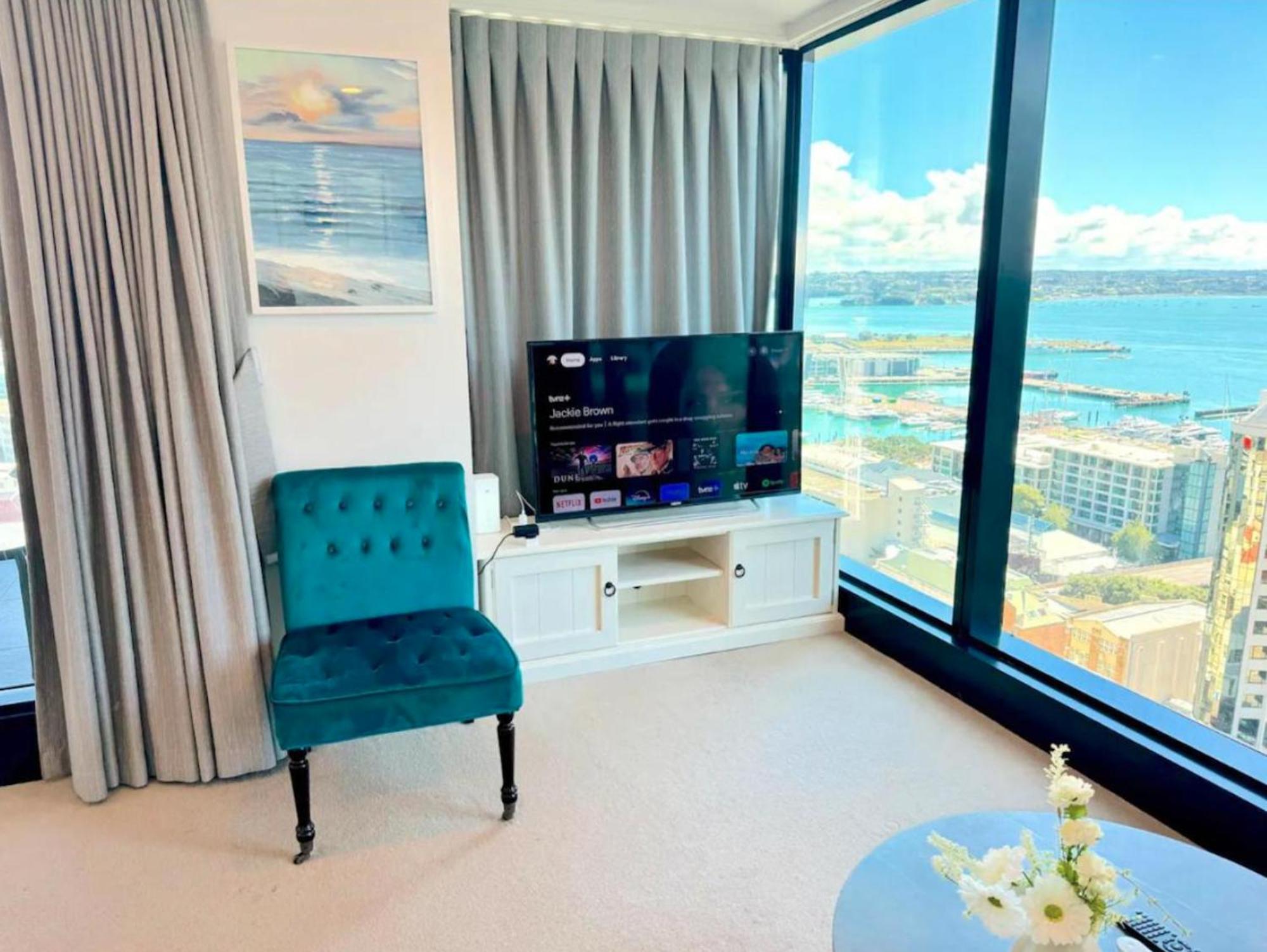 Magnificent Skytower, Sea, Habour View In Cbd Apartment Auckland