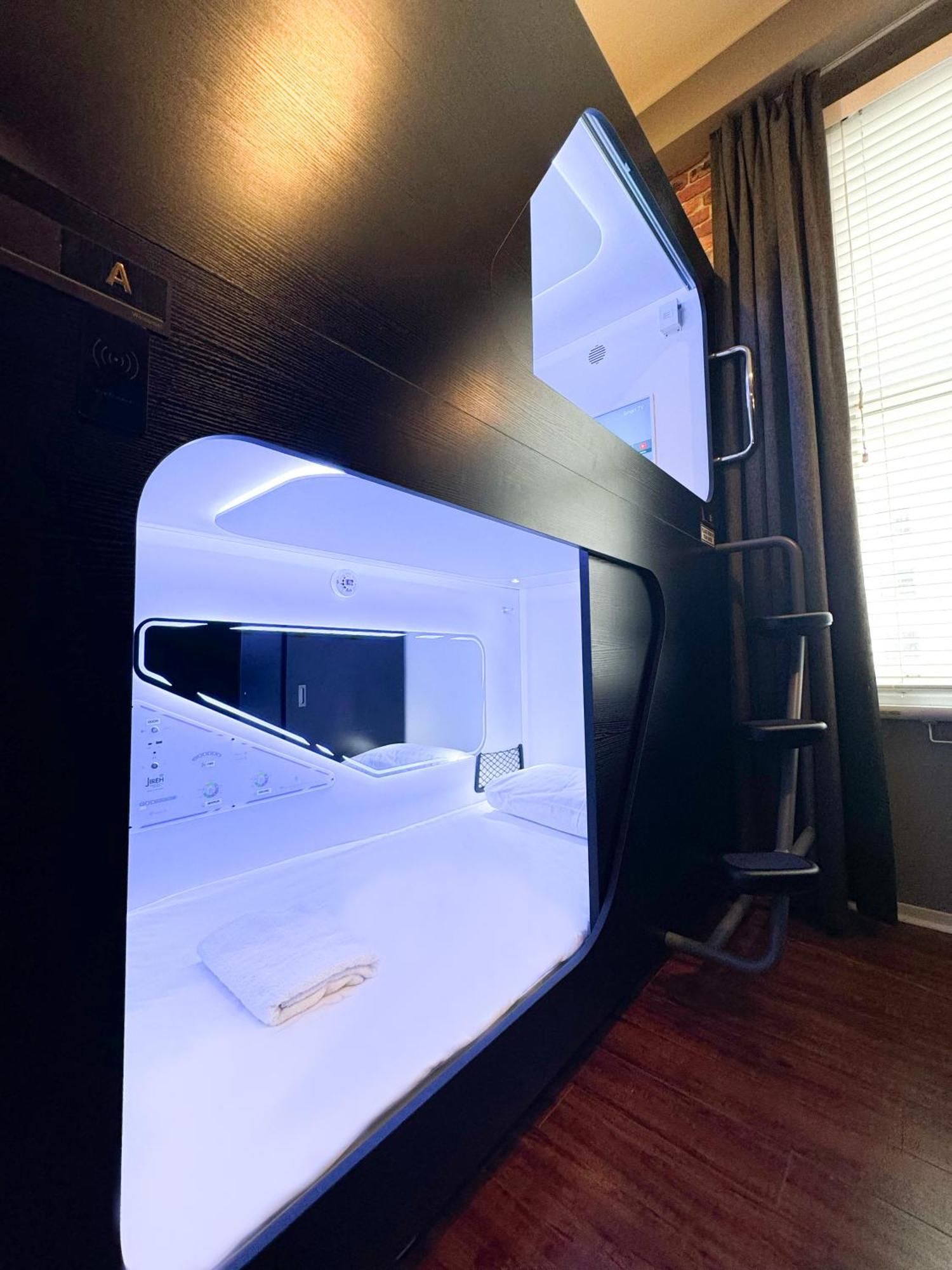 Capsule hotel Boutique Capsule *