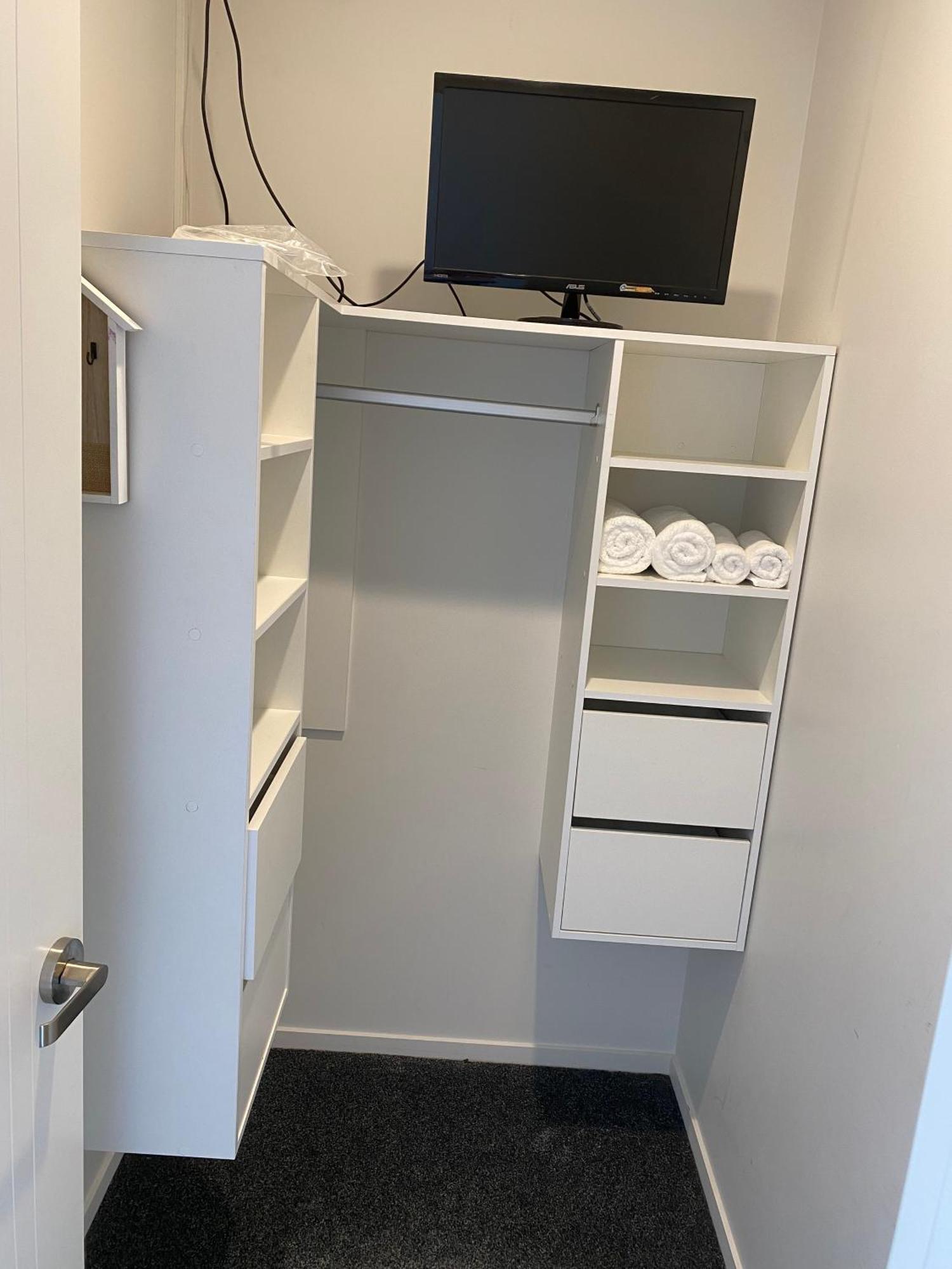 Cozynest4-private Entrance And Bath *