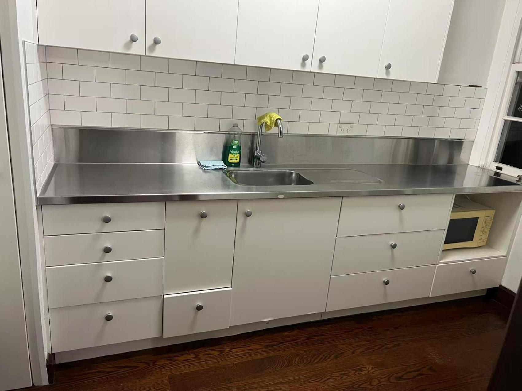 6 Beds Including 4 Double Beds And 2 Single Sofa Beds In 1 Bedroom And 1 Living Apartment Auckland