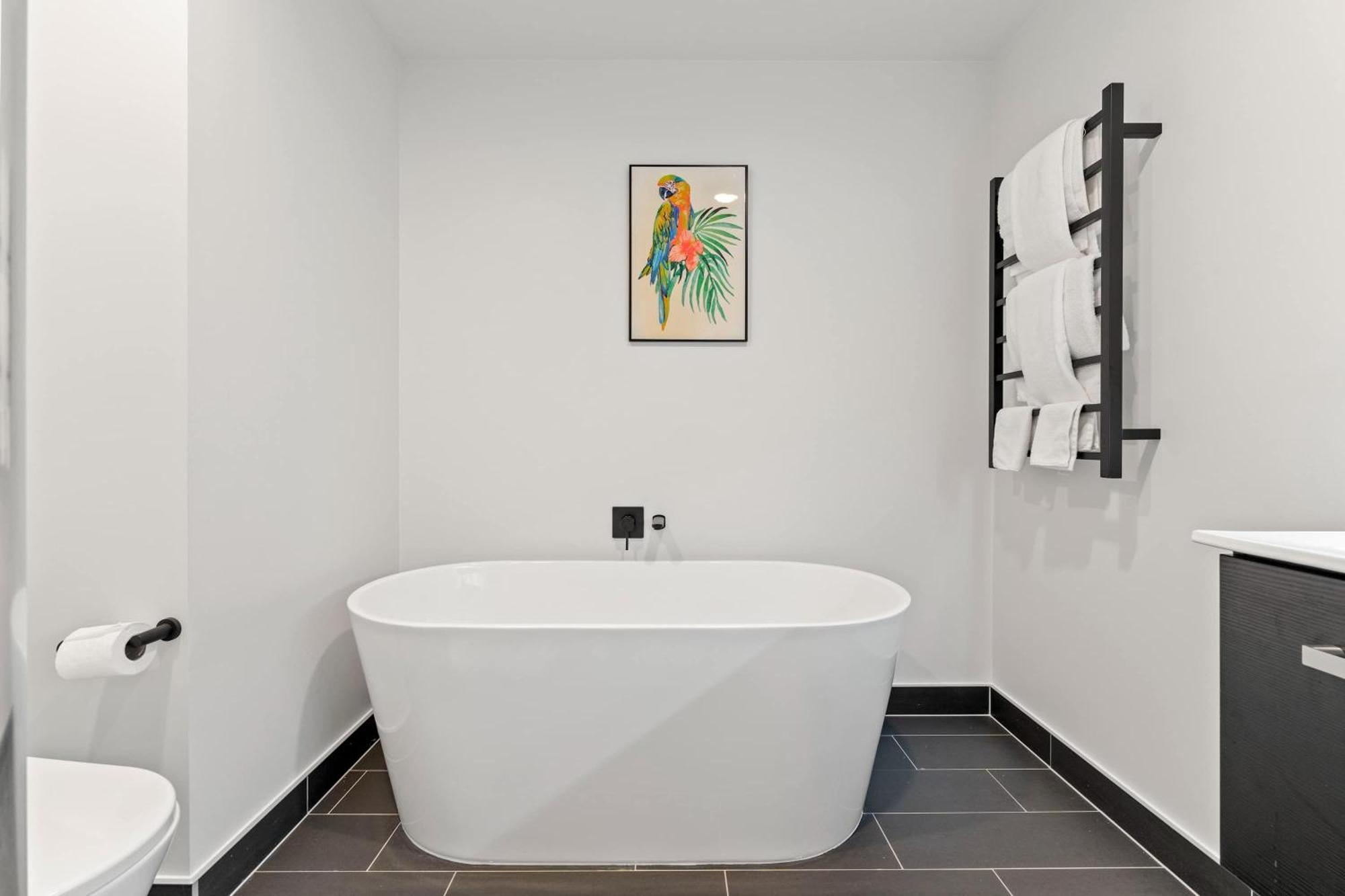 Apartment Modern Penthouse 3 Bed & 2 Bath-skytower View-pool Auckland