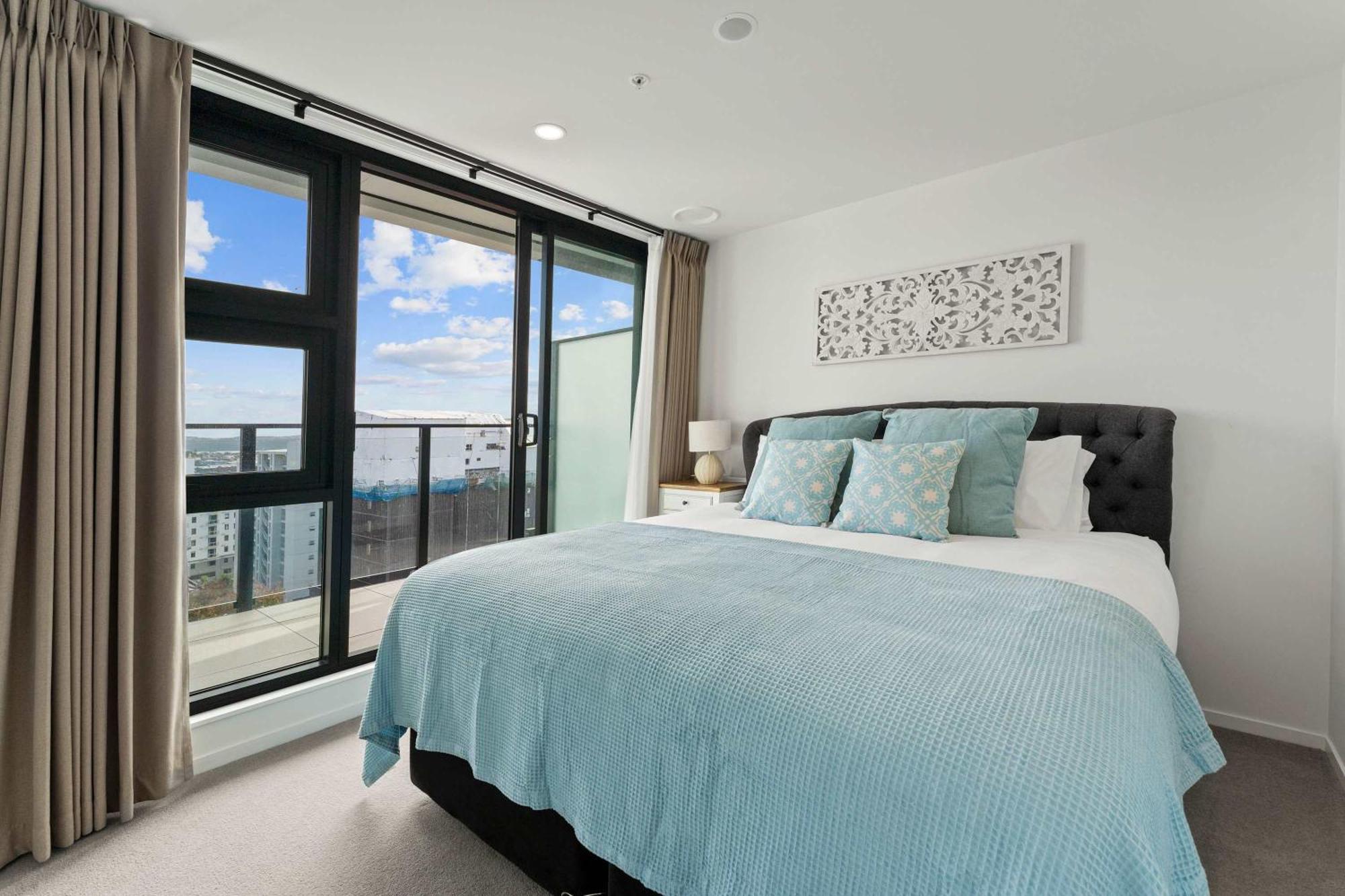 Apartment Modern Penthouse 3 Bed & 2 Bath-skytower View-pool