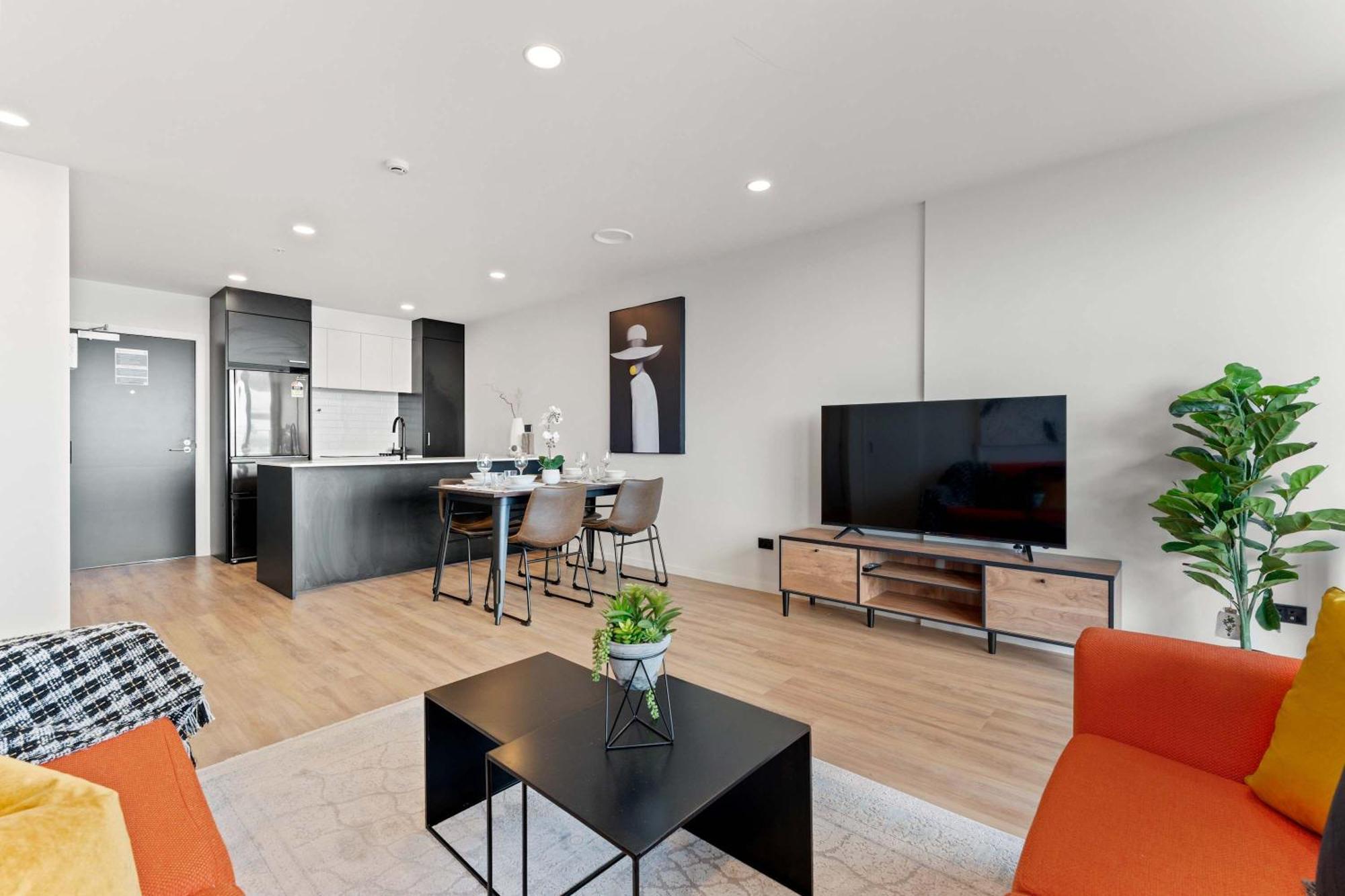 Modern Penthouse 3 Bed & 2 Bath-skytower View-pool Apartment *