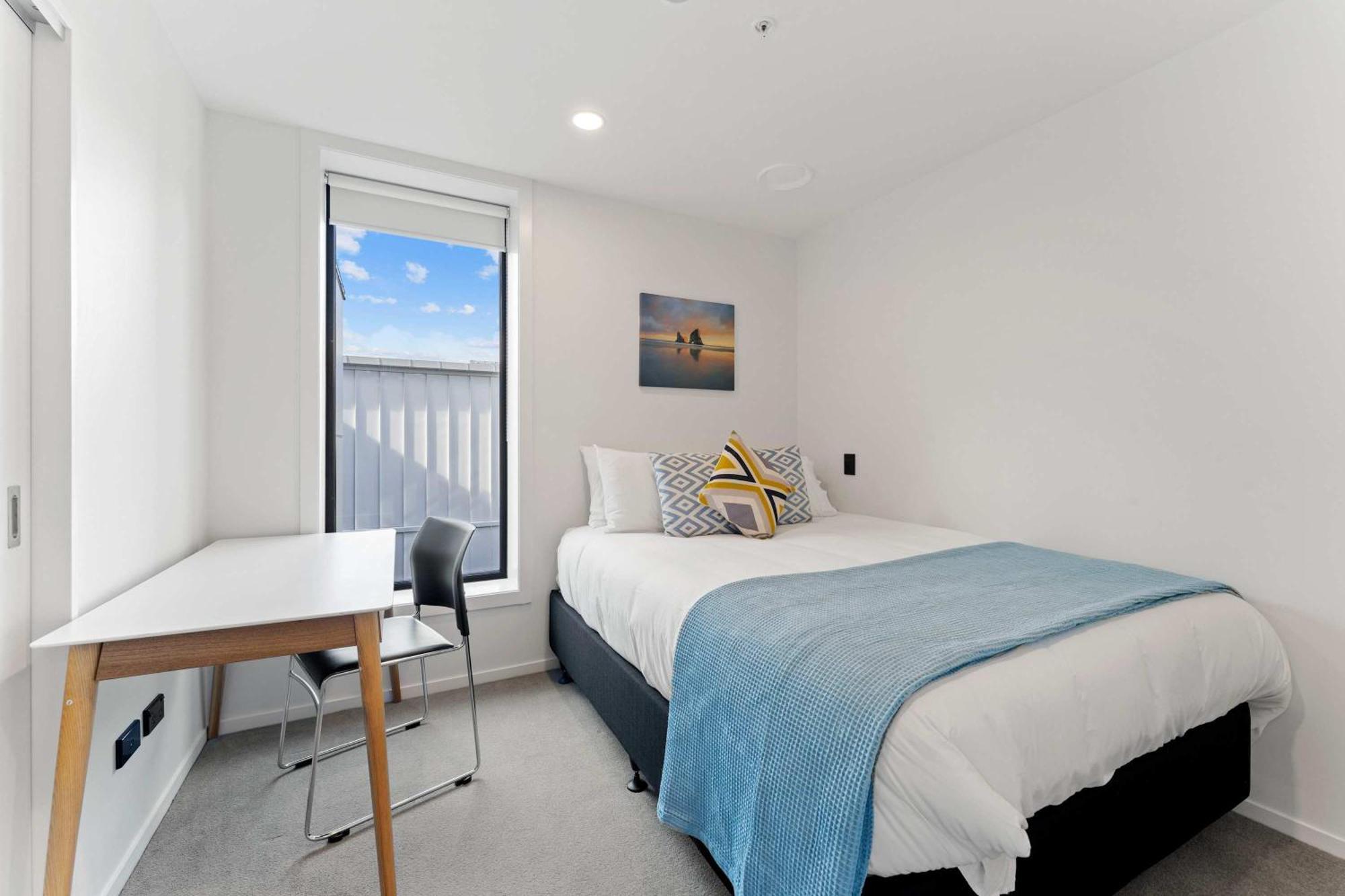 Modern Penthouse 3 Bed & 2 Bath-skytower View-pool Apartment