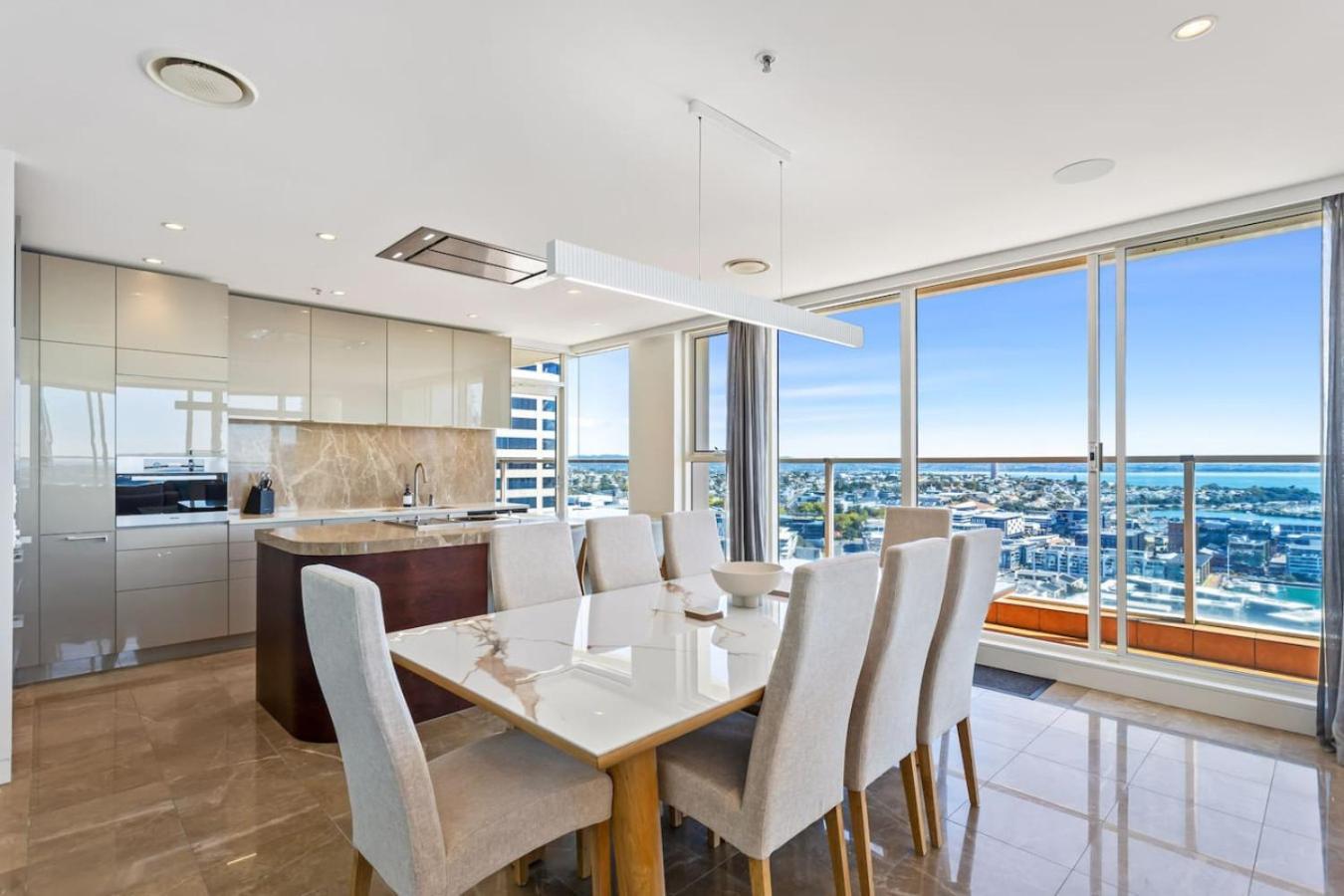 Luxury 3br Quay West With Views Pool And Parking Apartment Auckland