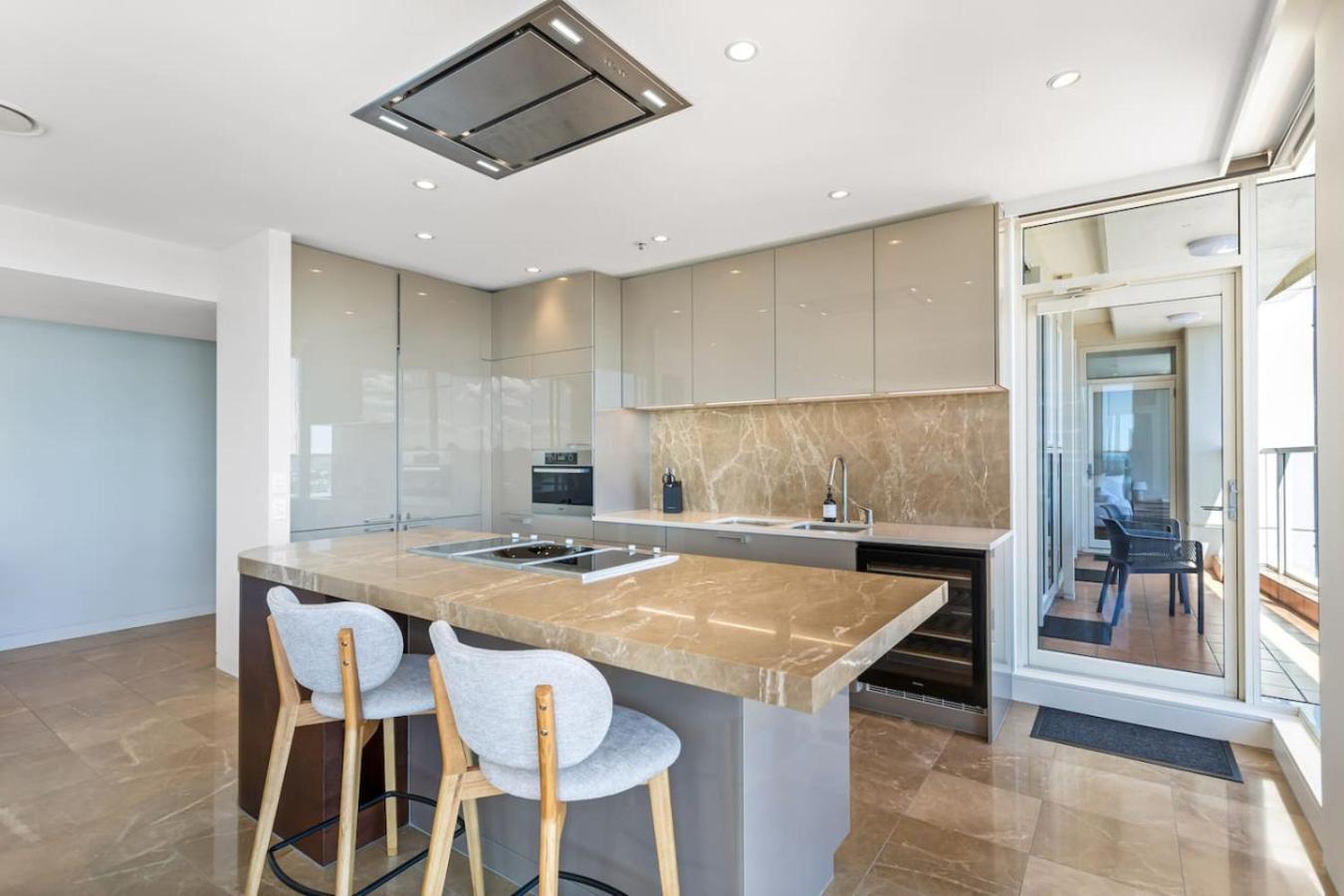 Apartment Luxury 3br Quay West With Views Pool And Parking *
