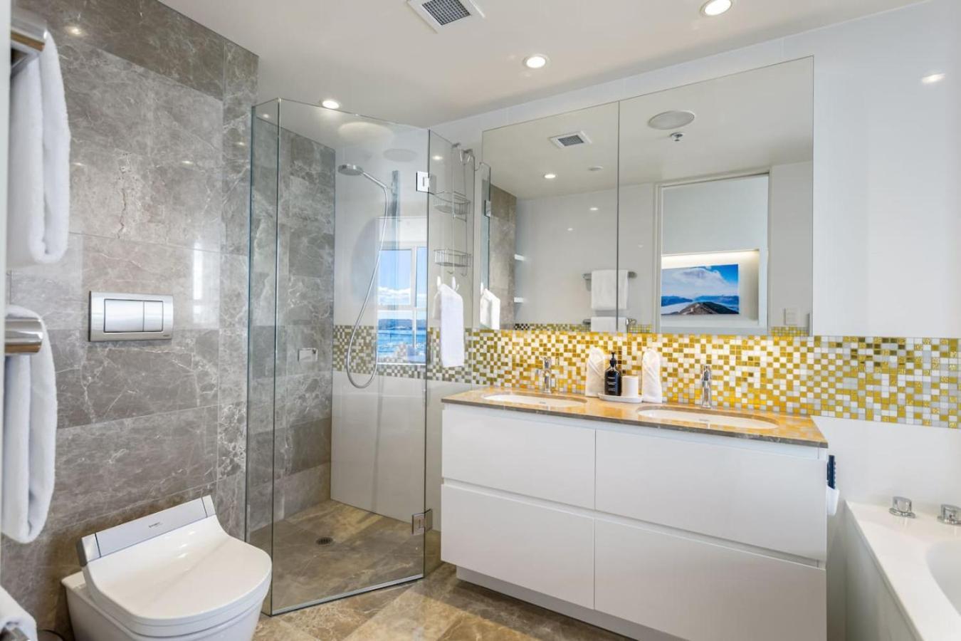 Apartment Luxury 3br Quay West With Views Pool And Parking *
