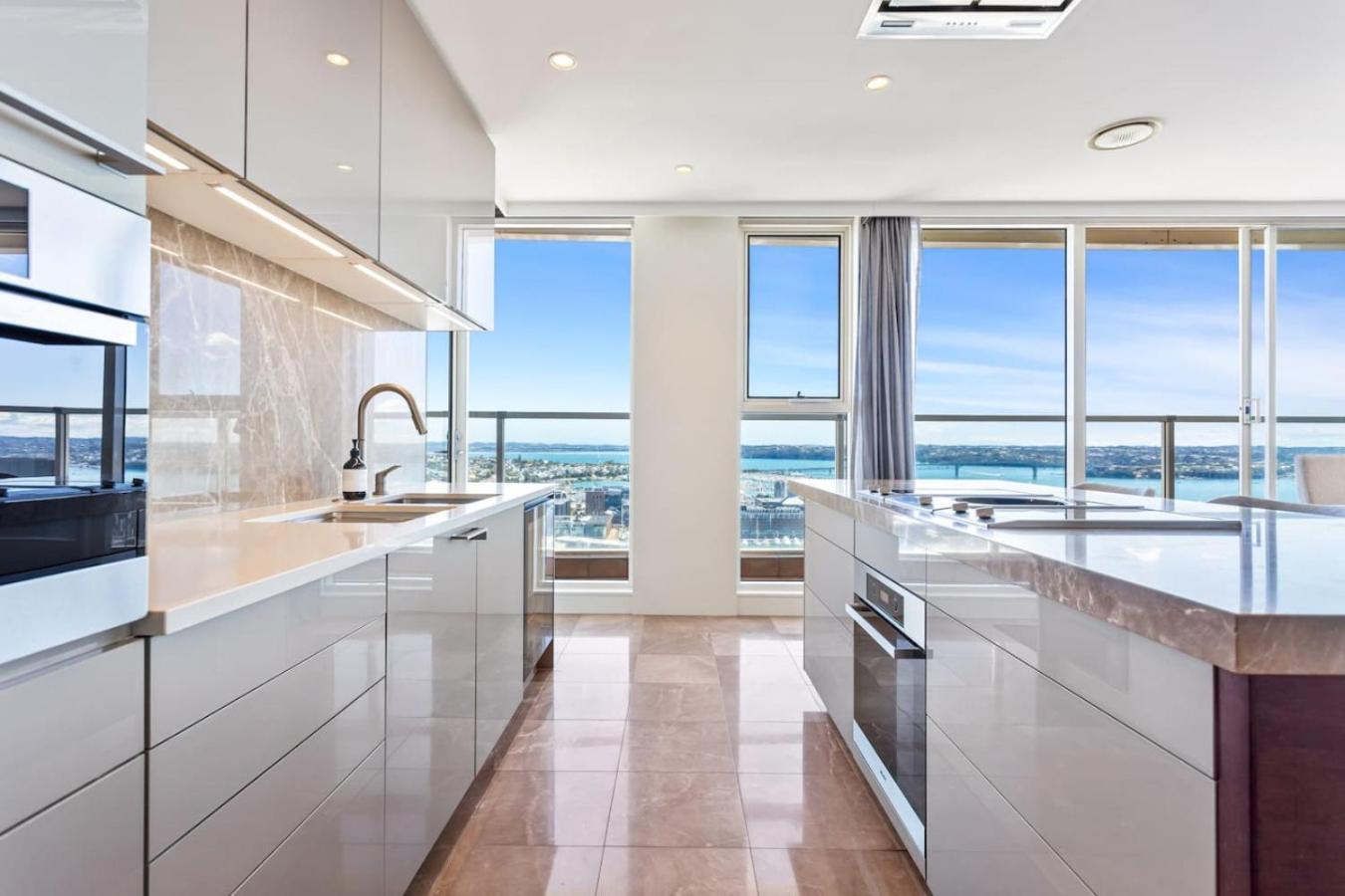 Luxury 3br Quay West With Views Pool And Parking *