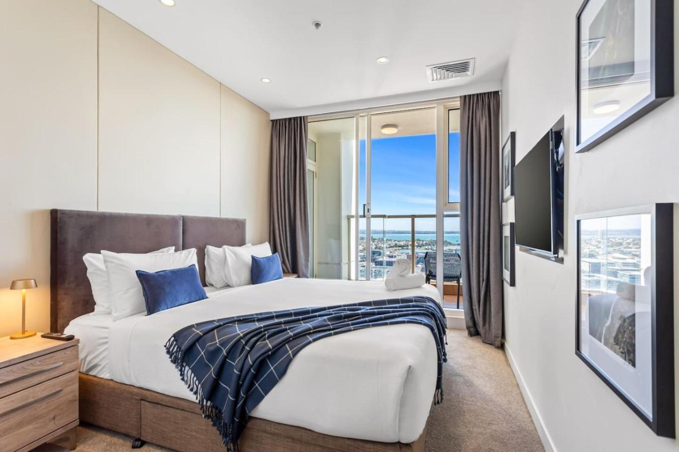 Apartment Luxury 3br Quay West With Views Pool And Parking *