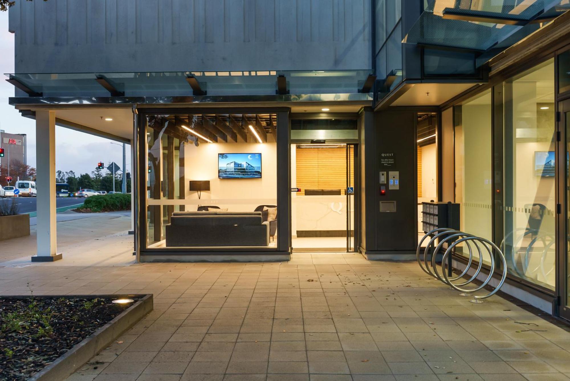 Quest Takapuna Hotel 4*