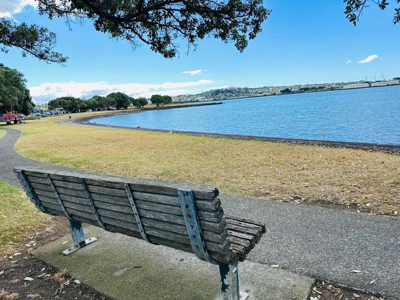 Apartment Waterfront Unit Near Airport *