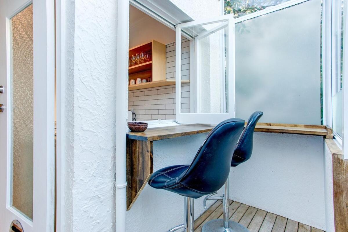 Artist Retreat Stunning Views 2br 2ba Free Park Auckland
