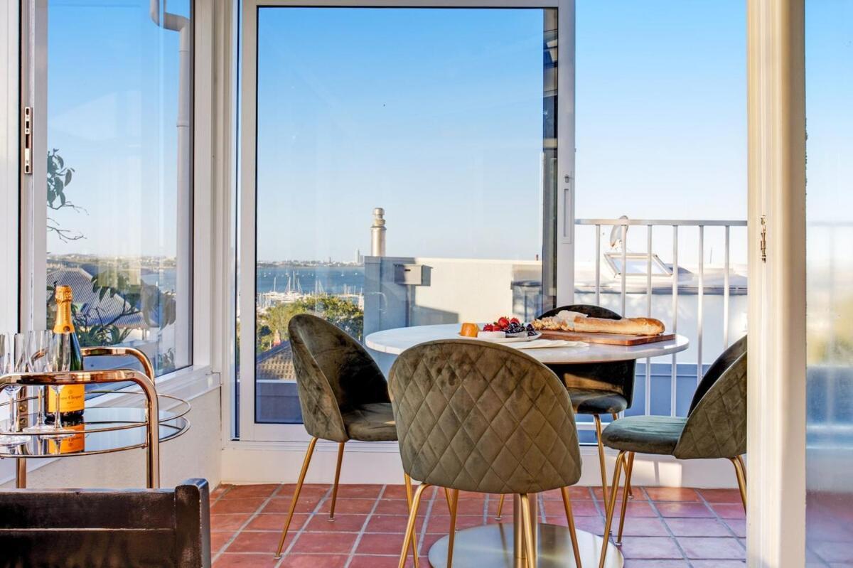 Holiday home Artist Retreat Stunning Views 2br 2ba Free Park Auckland