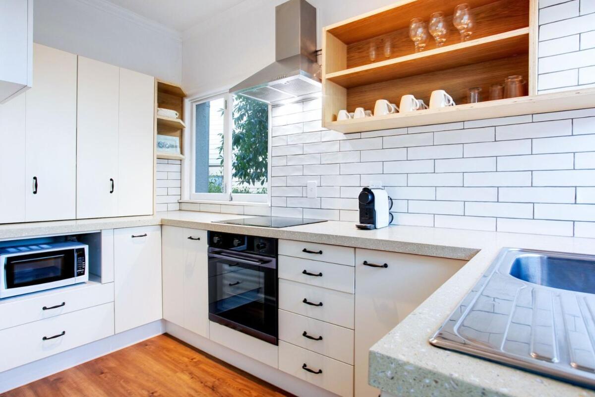 Artist Retreat Stunning Views 2br 2ba Free Park * Auckland