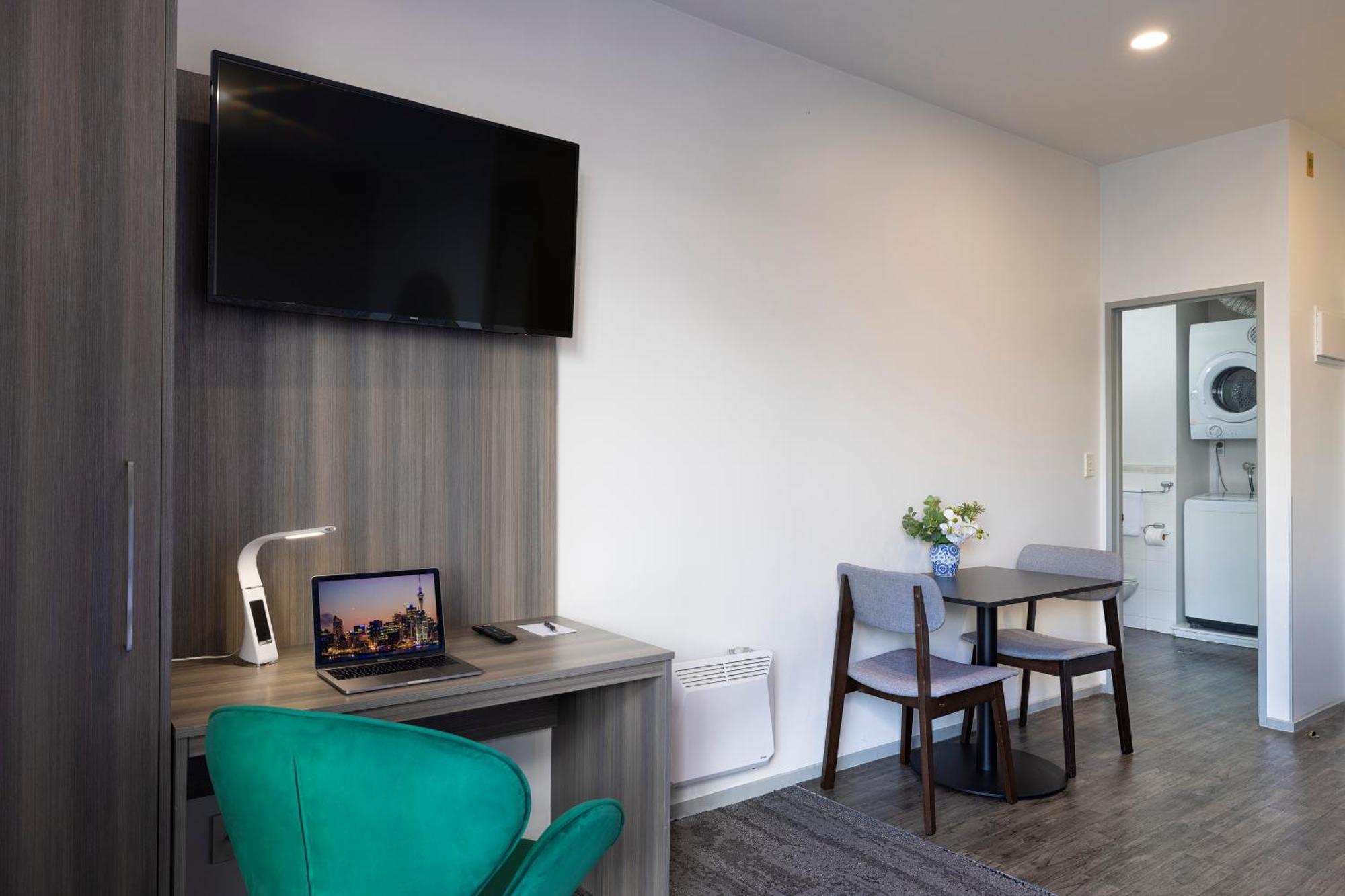 Quest On Eden Aparthotel 4*