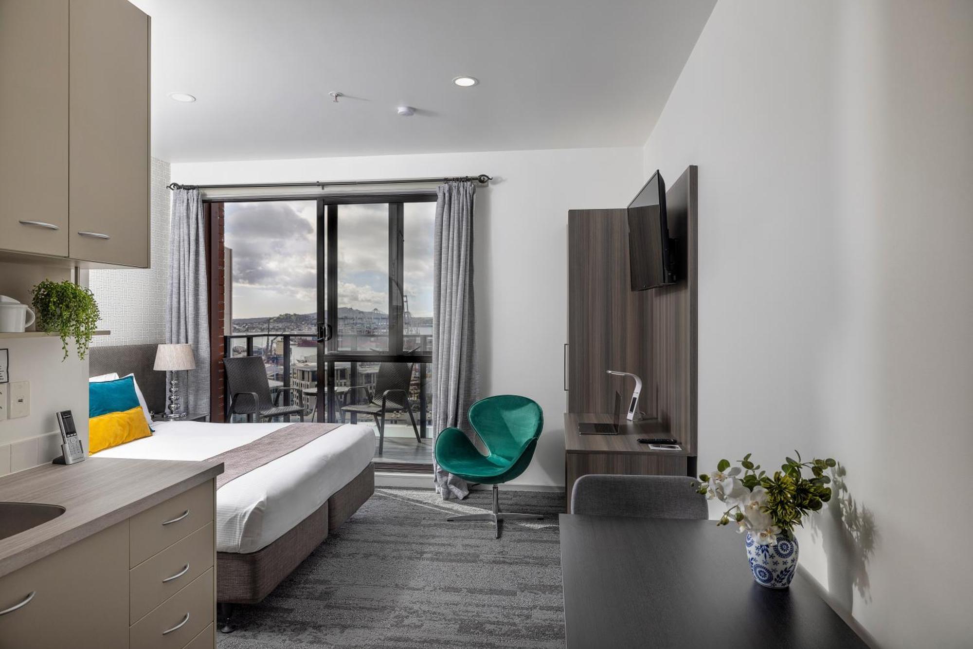 Aparthotel Quest On Eden 4*