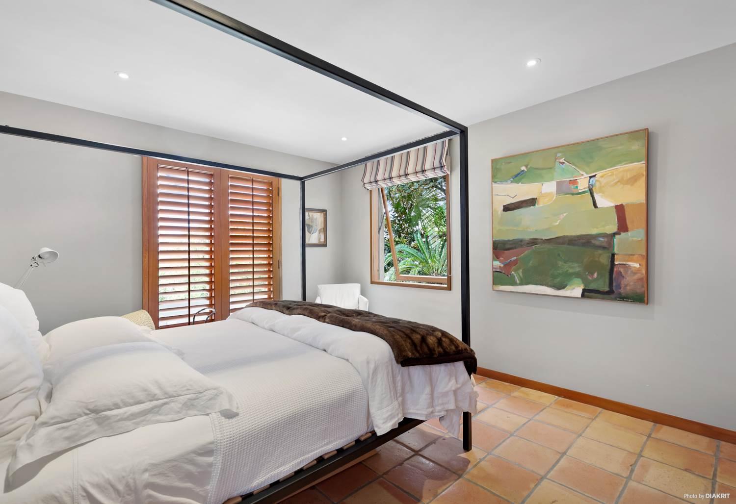 House Near With Pool And Auckland