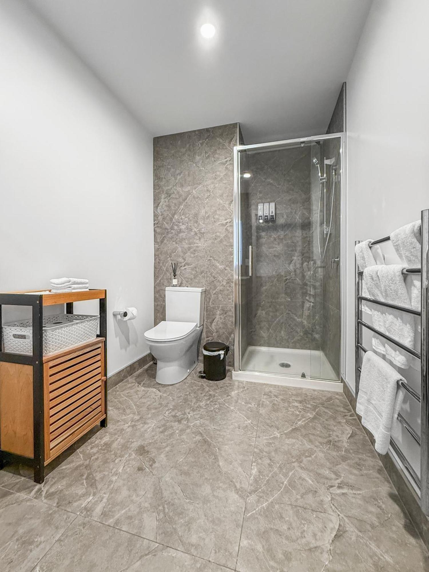 Ellerslie Sanctuary- Modern, Quality *