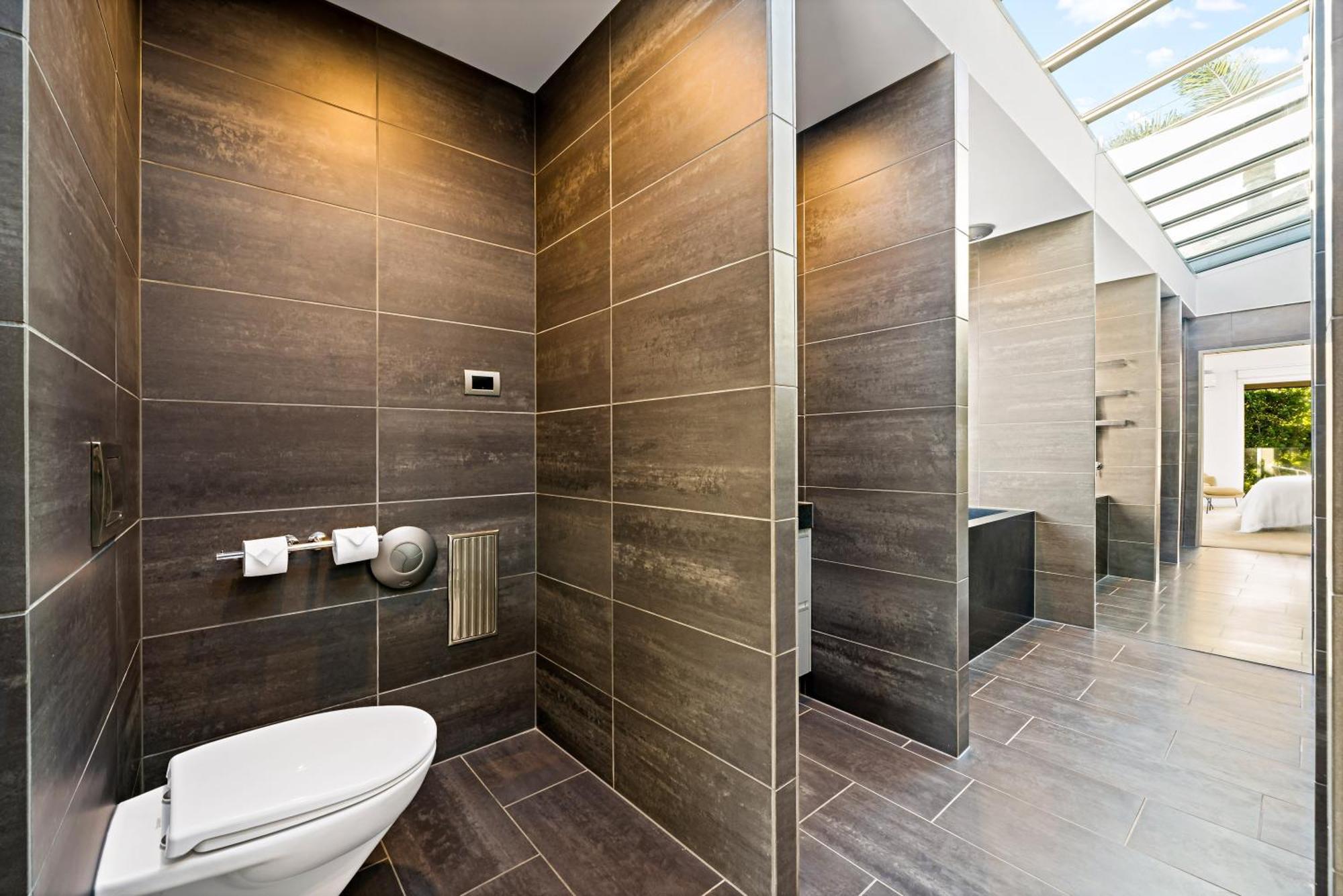 Luxury Nestled In Nature Villa Auckland