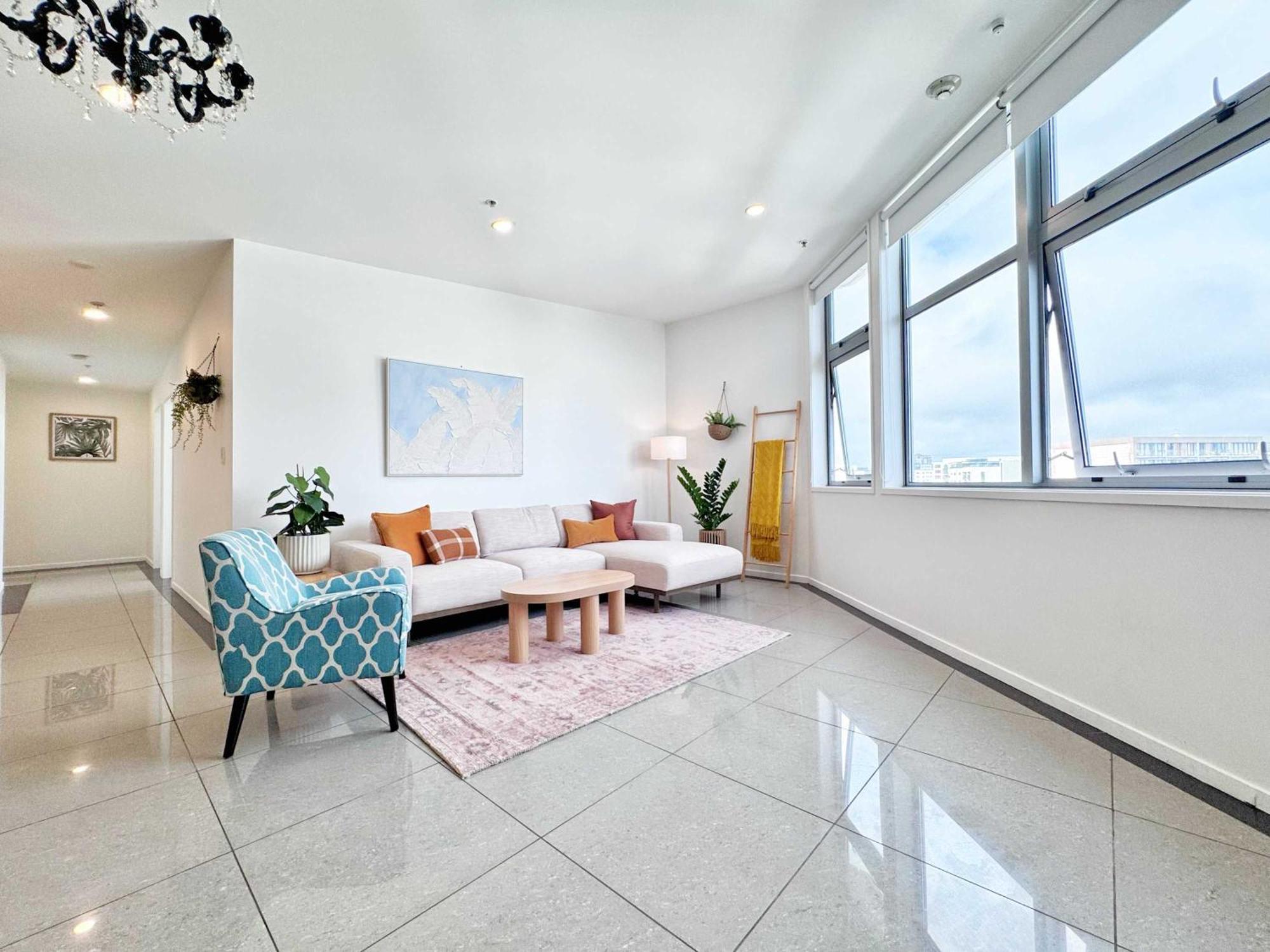 Free Parking Spacious 2br Walk To Sky Tower Apartment