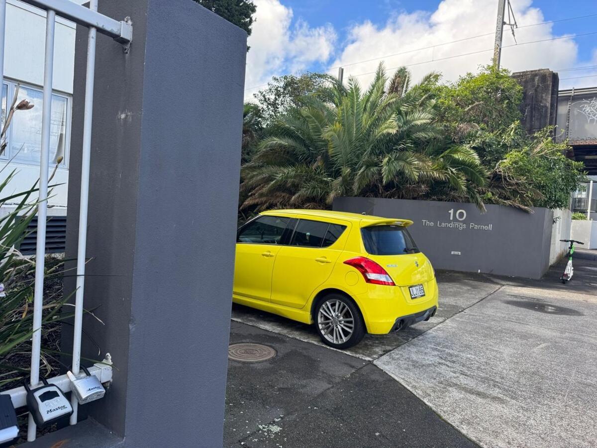 Penthouse Delight 3 Bd 2 Bth Free Carpark, Pool & Tennis Court Apartment Auckland