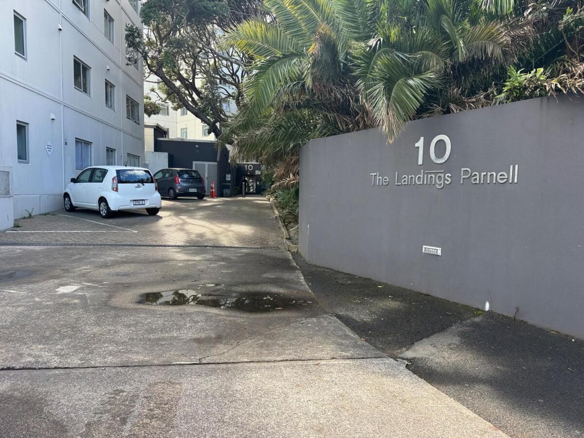 Apartment Penthouse Delight 3 Bd 2 Bth Free Carpark, Pool & Tennis Court