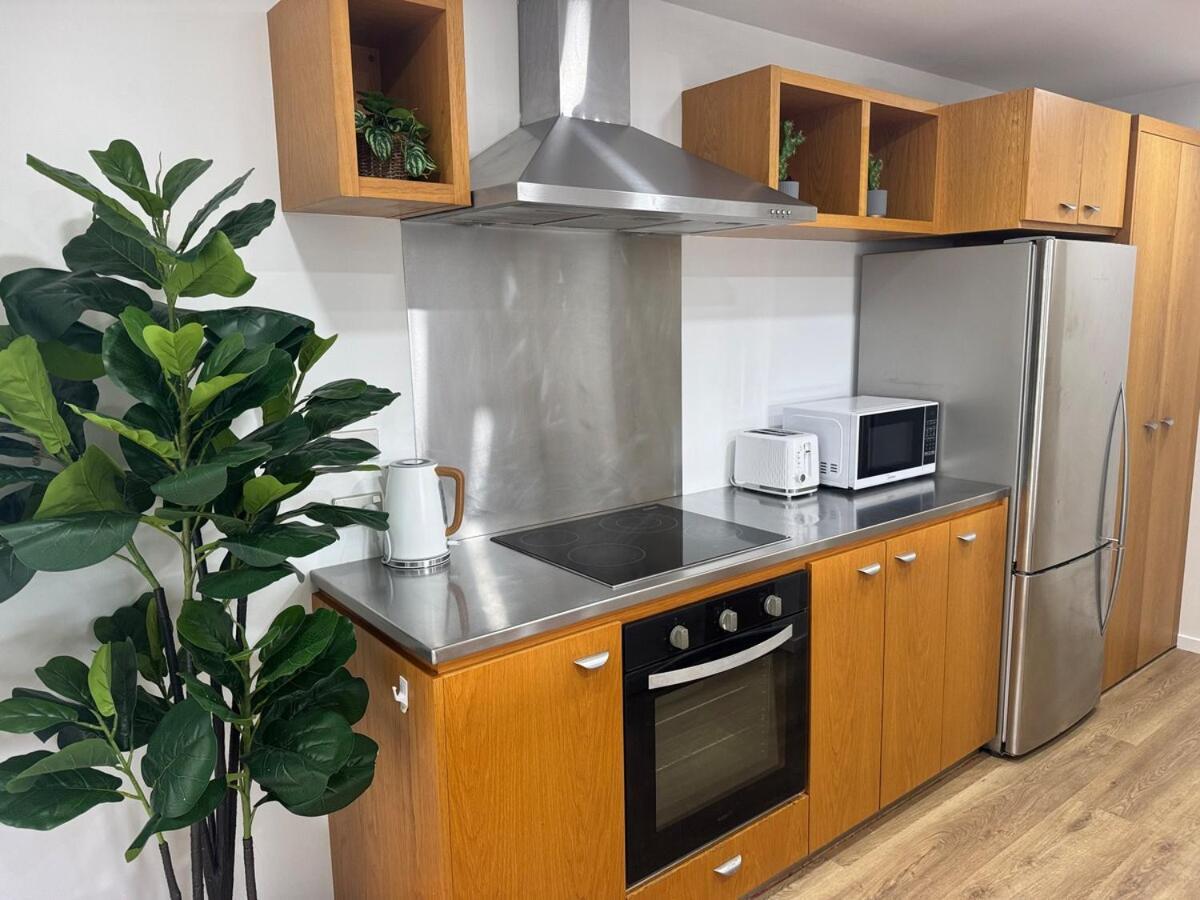 Penthouse Delight 3 Bd 2 Bth Free Carpark, Pool & Tennis Court Apartment Auckland