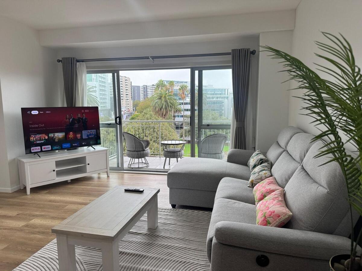 Penthouse Delight 3 Bd 2 Bth Free Carpark, Pool & Tennis Court Auckland