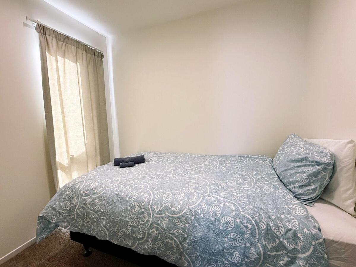 Holiday home New 3 Bedroom Townhouse Near New Lynn Train Station