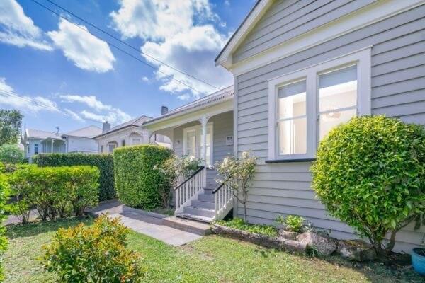 Garden Walk To Kingsland And Eden Park *