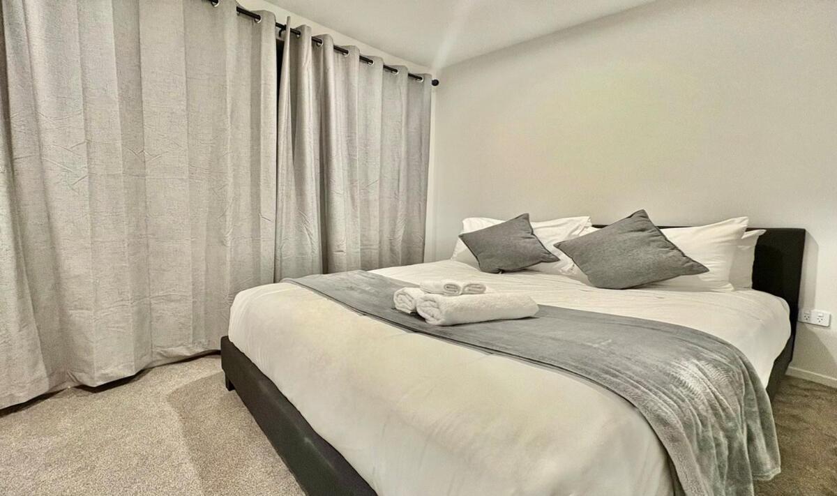 Villa Modern Brand New Luxury Retreat In Papatoetoe