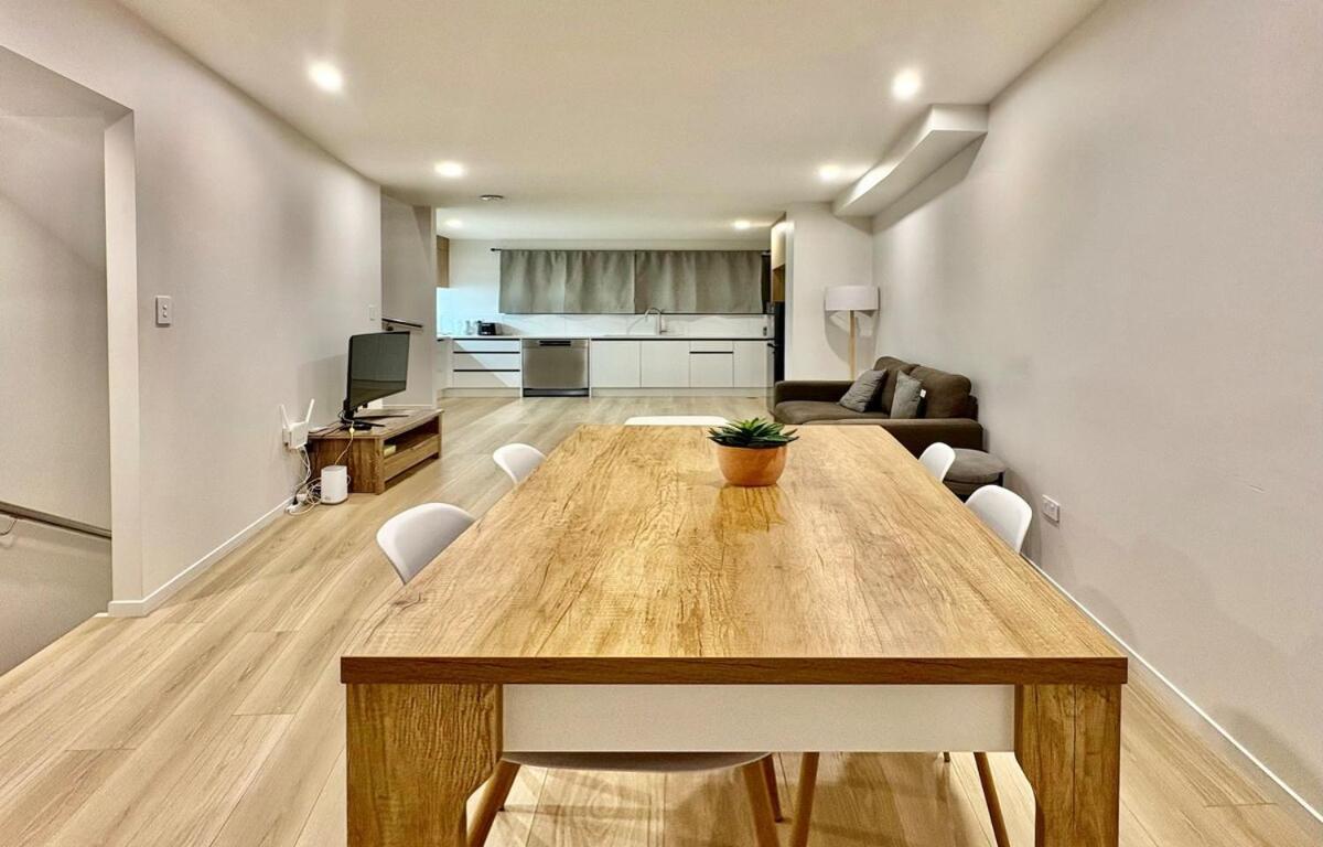 Modern Brand New Luxury Retreat In Papatoetoe Auckland