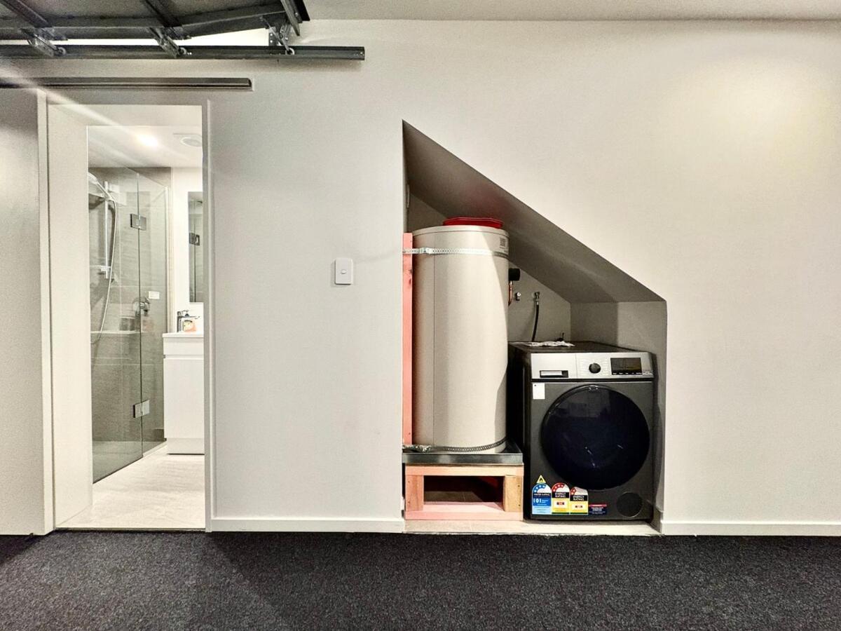 Modern Brand New Luxury Retreat In Papatoetoe *