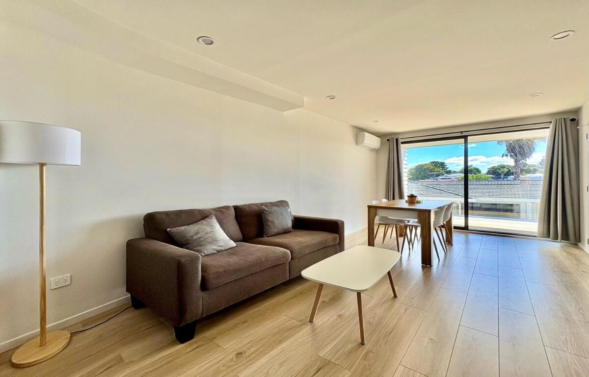 Villa Modern Brand New Luxury Retreat In Papatoetoe