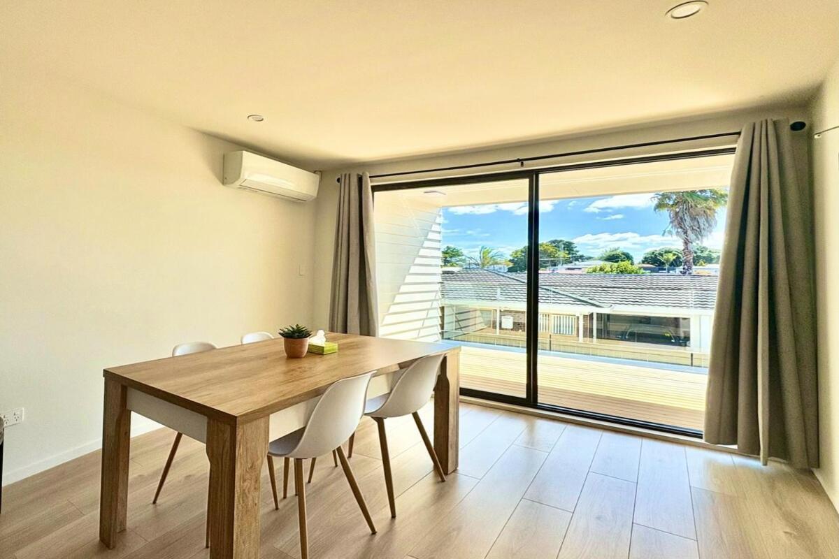 Villa Modern Brand New Luxury Retreat In Papatoetoe *