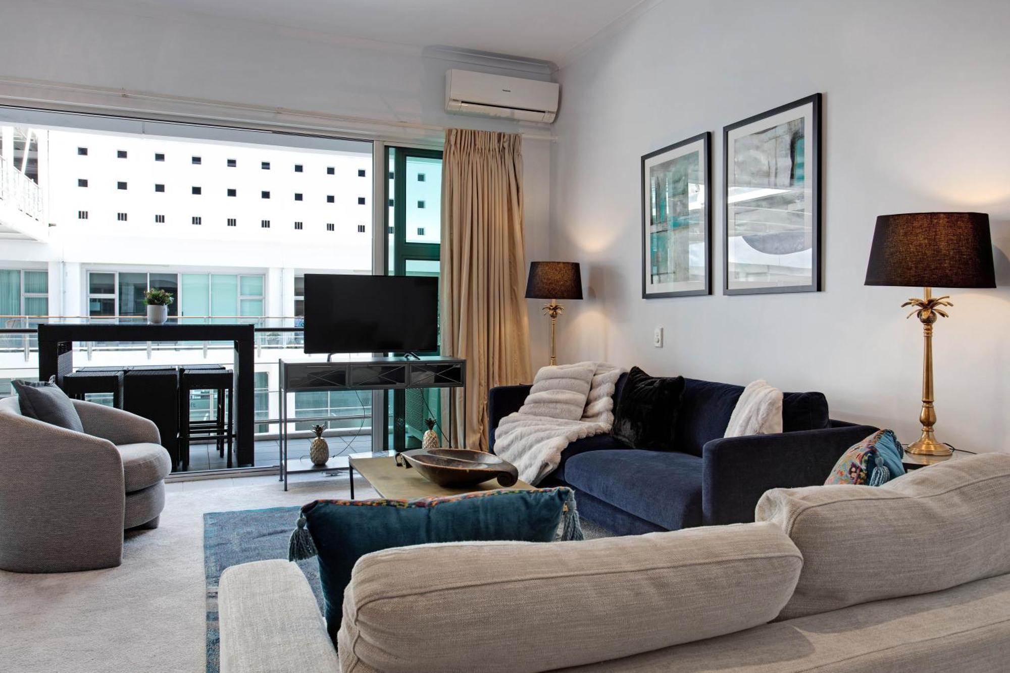Spacious Newly Renovated Princes Wharf 1br Apartment *