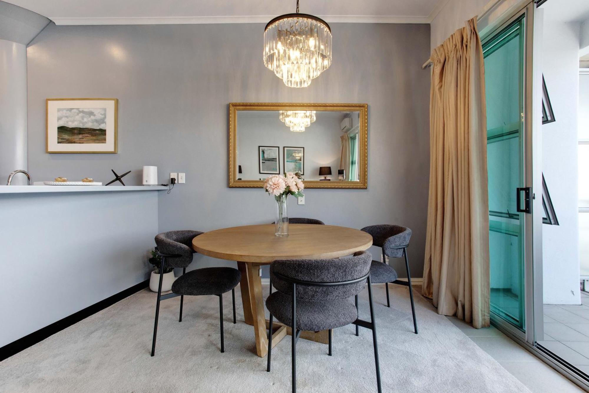 Spacious Newly Renovated Princes Wharf 1br Auckland