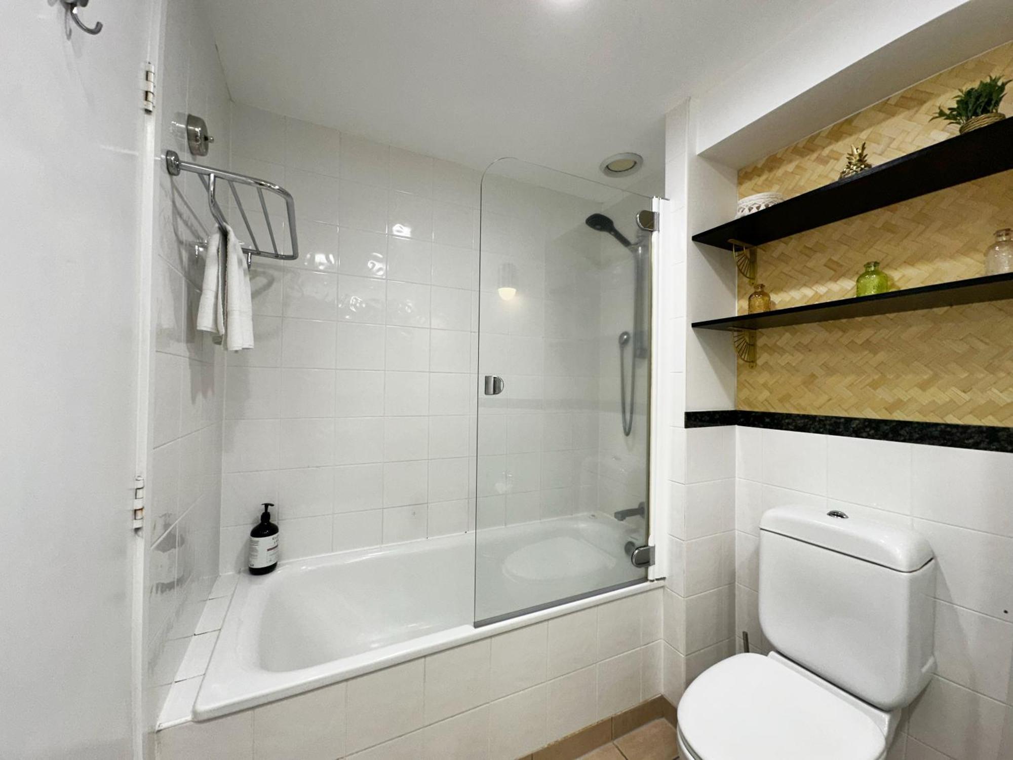 Spacious Park Views With Spa, Pool, Gym, Netflix *