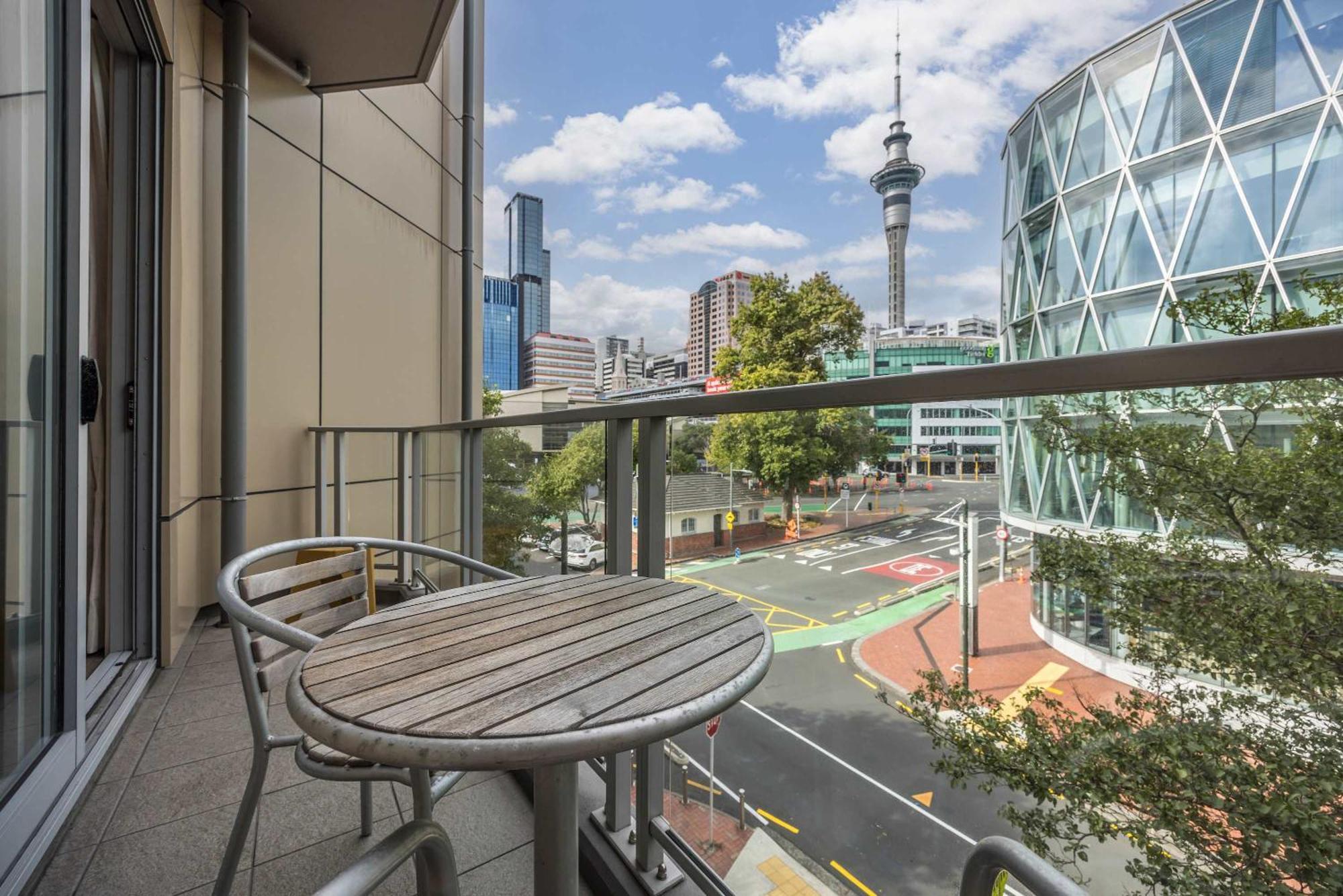 Modern Viaduct W Pool Gym Skytower Views Apartamento *