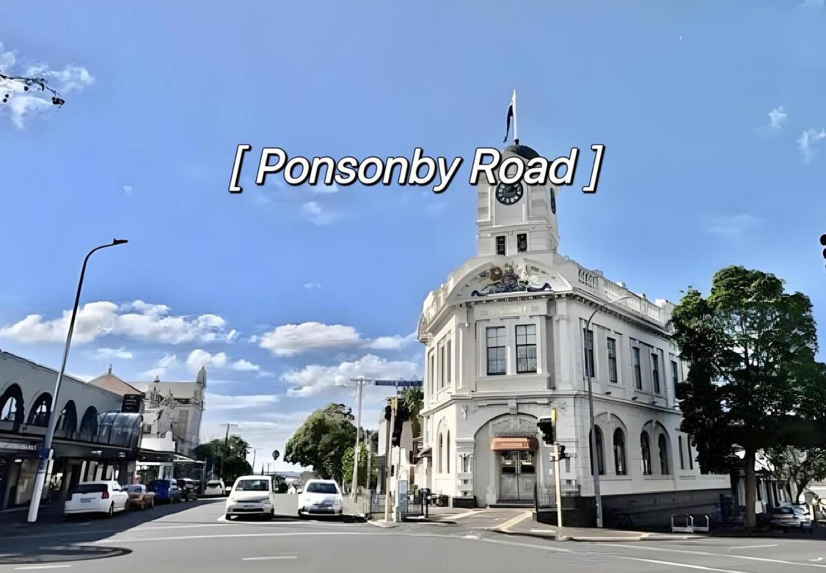 Holiday home 2br Townhouse With Air Con Courtyard And Parking Auckland